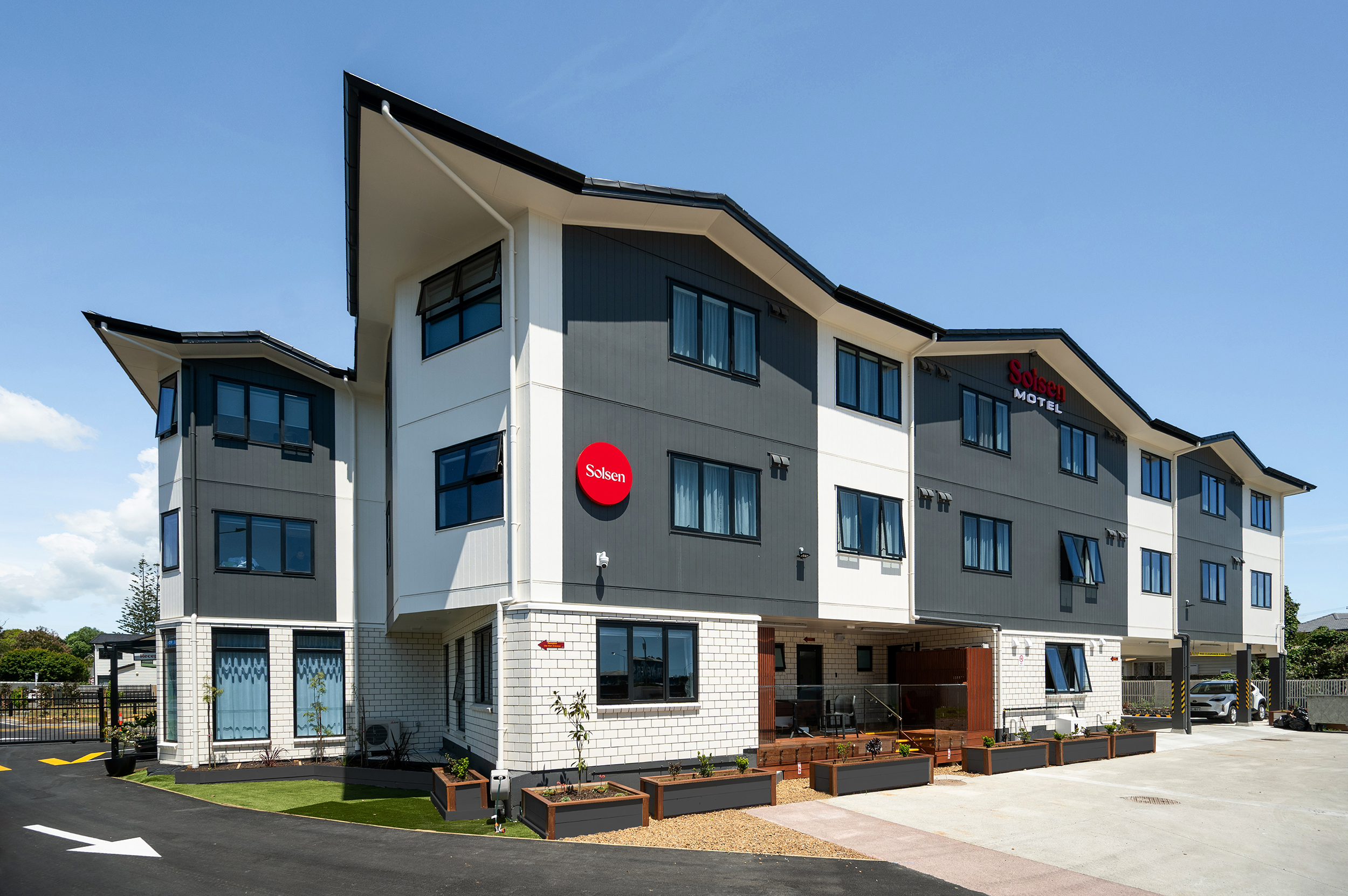 Solsen-Motel-Exterior-003.png