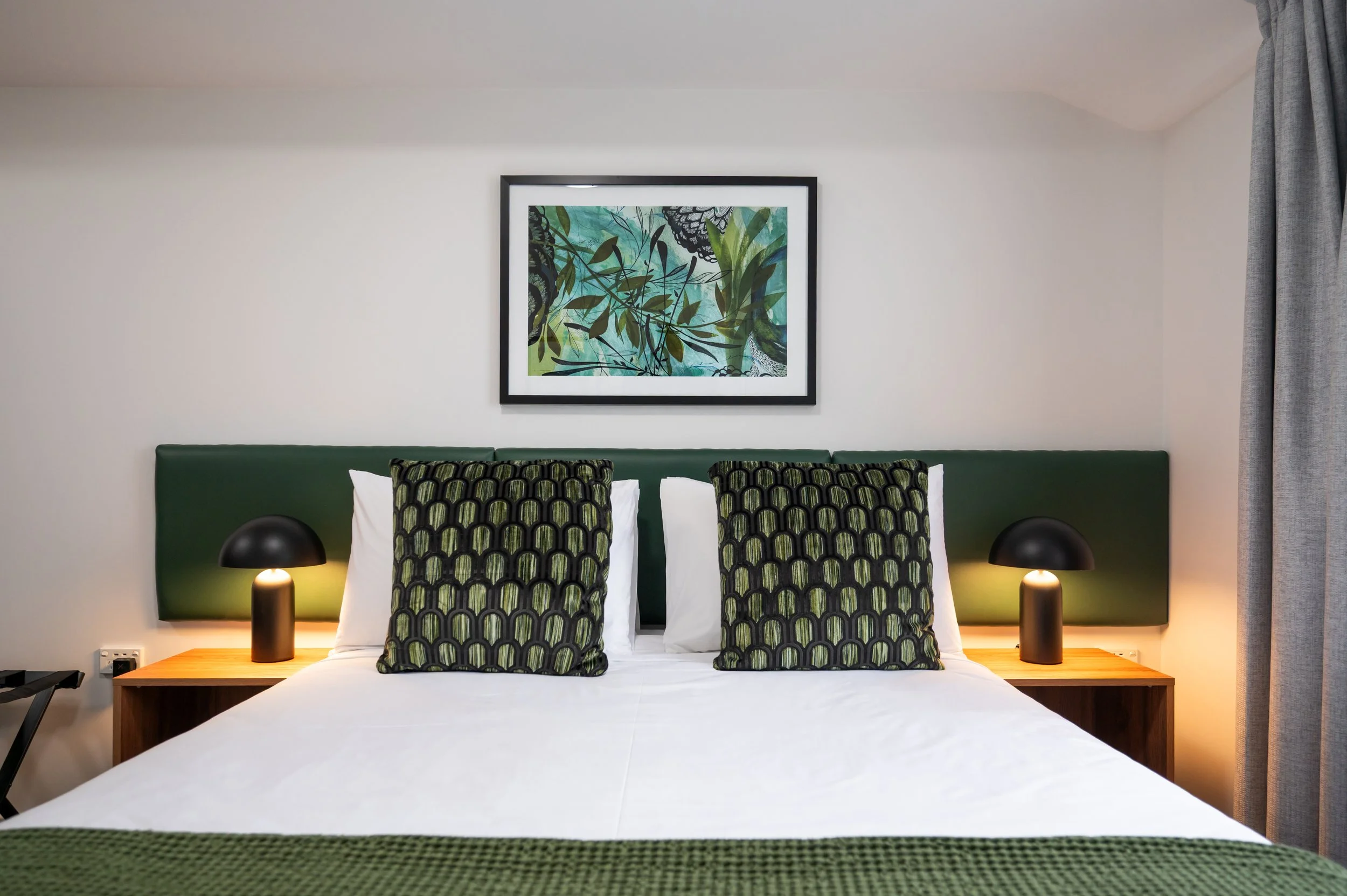Room 214-006-2.jpg