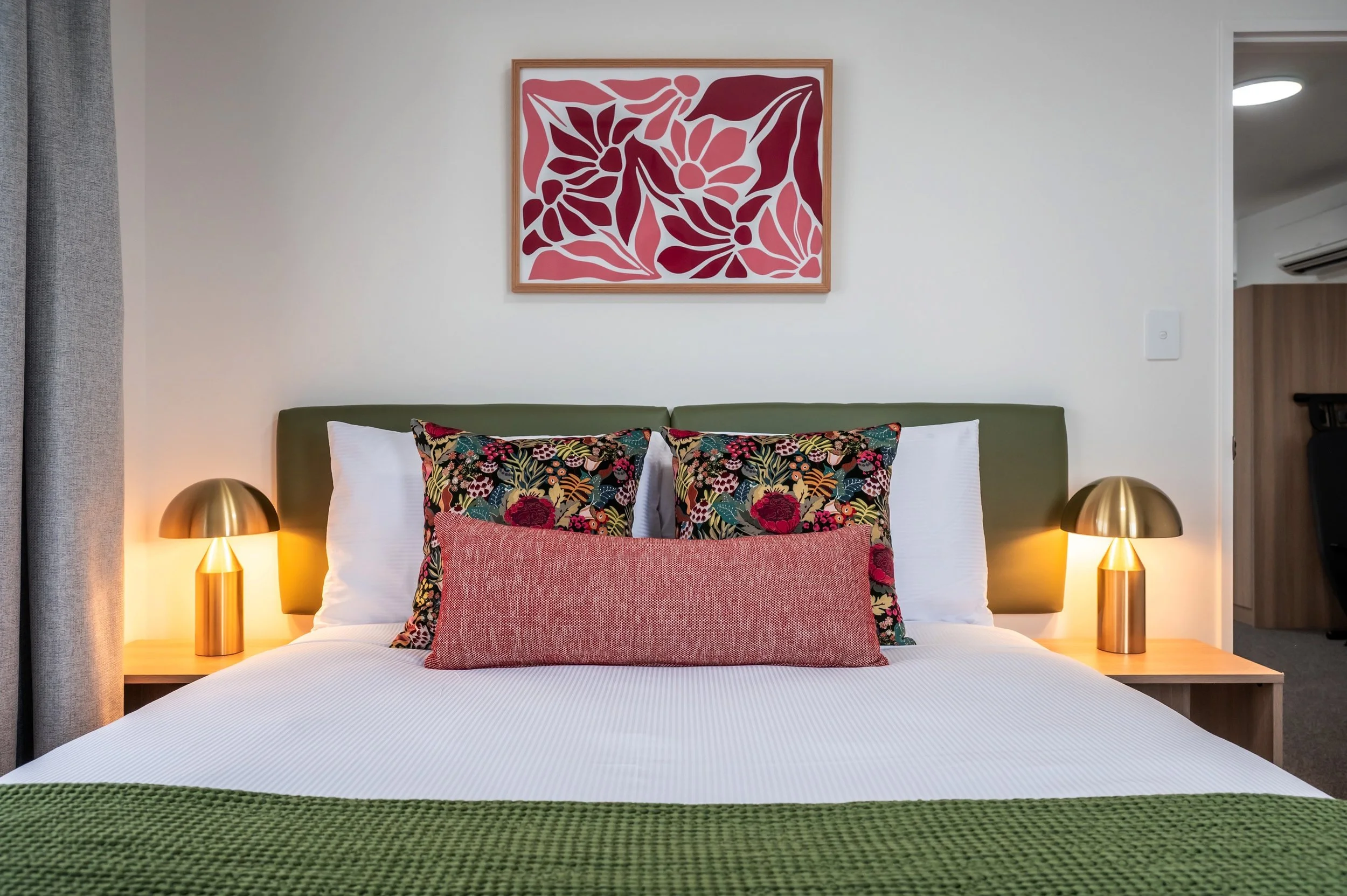 Room 512-002.jpg