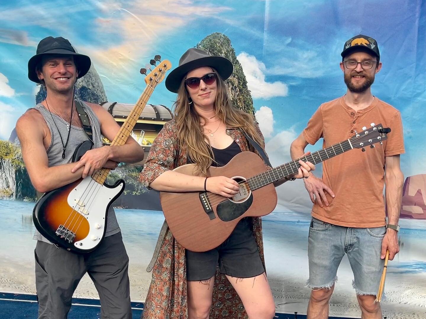 lookin forward to making music with these yahoos @planetplaid @dricepilaf for the last @breadandbutterfarm Burger Night of the summer! Postponed to **Sunday 8/20** due to soggy weather, there are still a few tix left [lincoln byeoh] it&rsquo;s gonna 