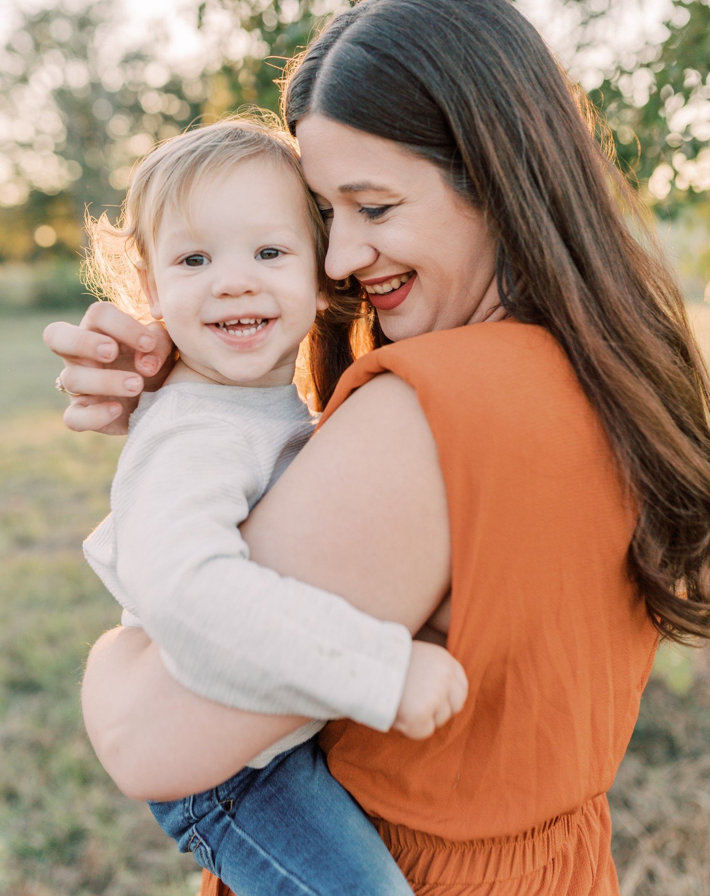 The sweetest snuggles!
.
.
.
.
#carolineeavesphotography #myarchetype #motherhooduprising #motherhood #fall #motherhoodunplugged