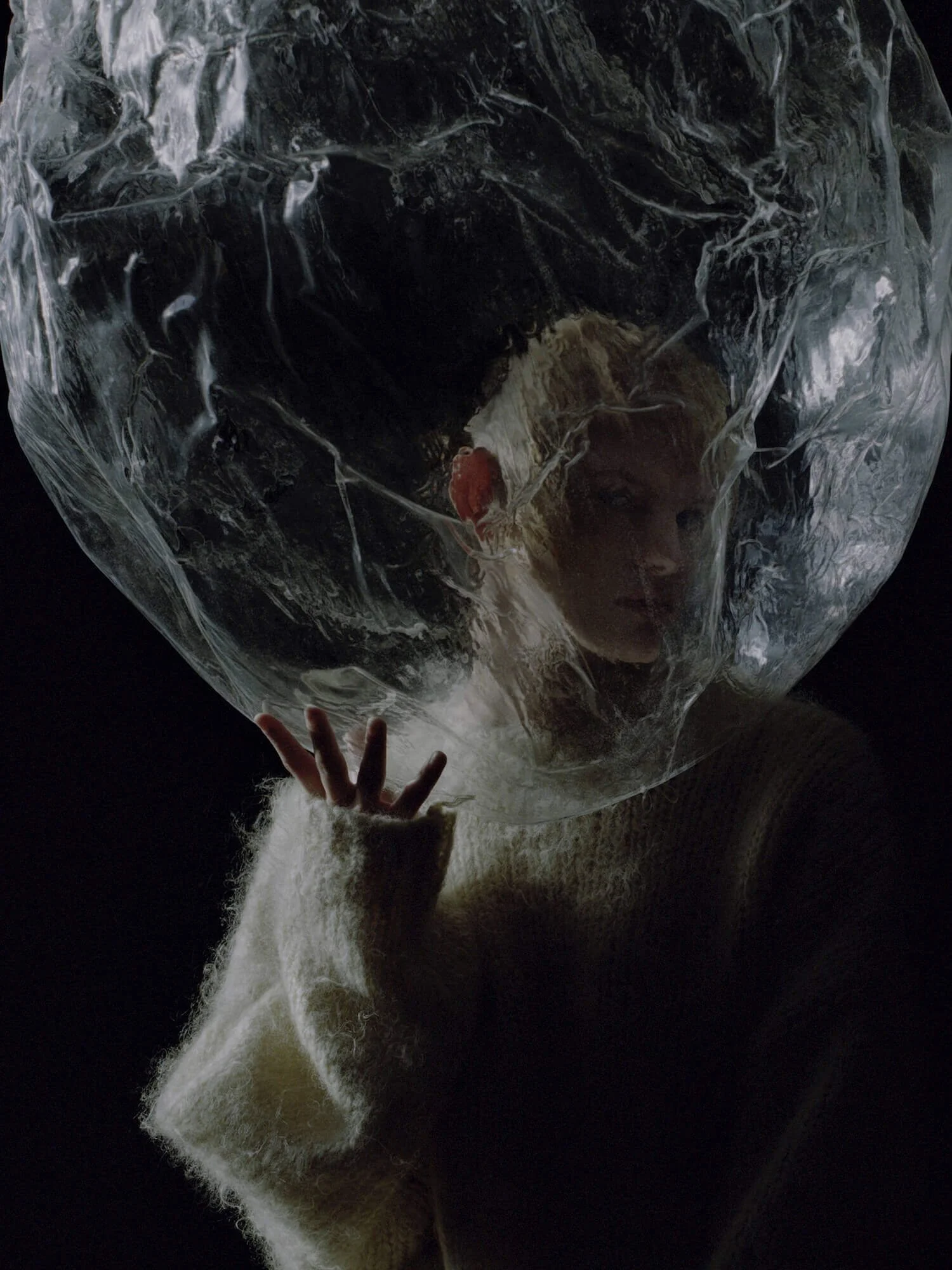 STUDIO SHOOT
photographer
VASILY AGRENENKO
stylist
PIERRE-ALEXANDRE FILLAIRE
mua JOEY CHOY
hair SHUNSUKE MEGURO
model
LENA-MARIE ZOCHMIESTER