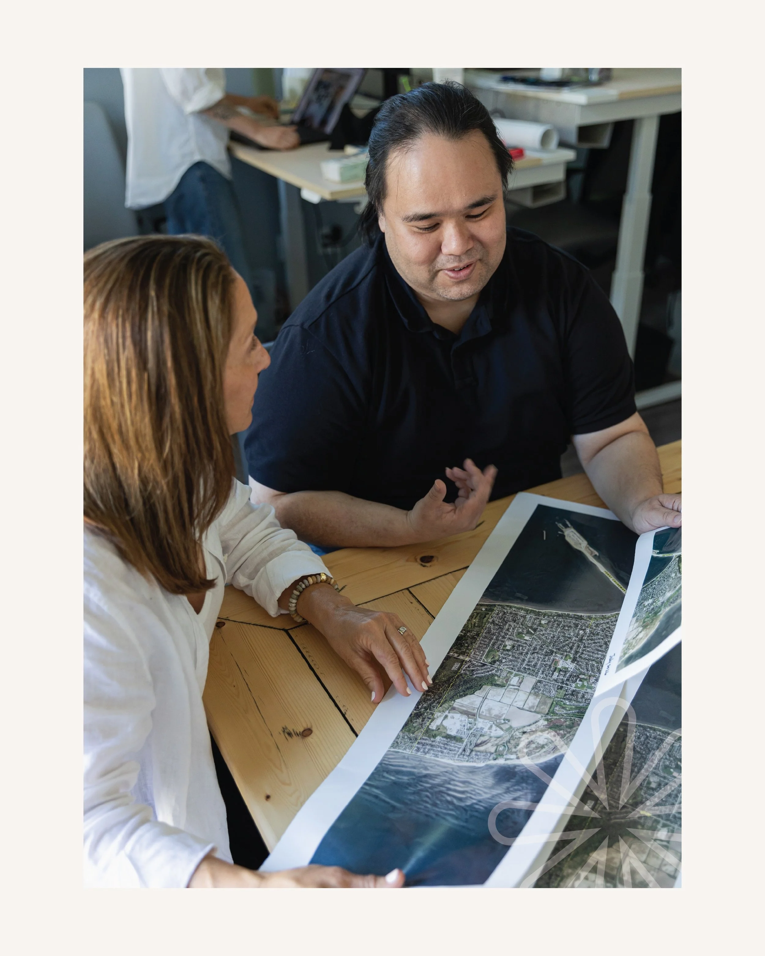 This custom glass map combines detailed GIS mapping with a practical workspace solution. Our team reviewed test prints to check colour, resolution and overall print quality before production 🛠 The finished art is printed on vinyl and then applied to