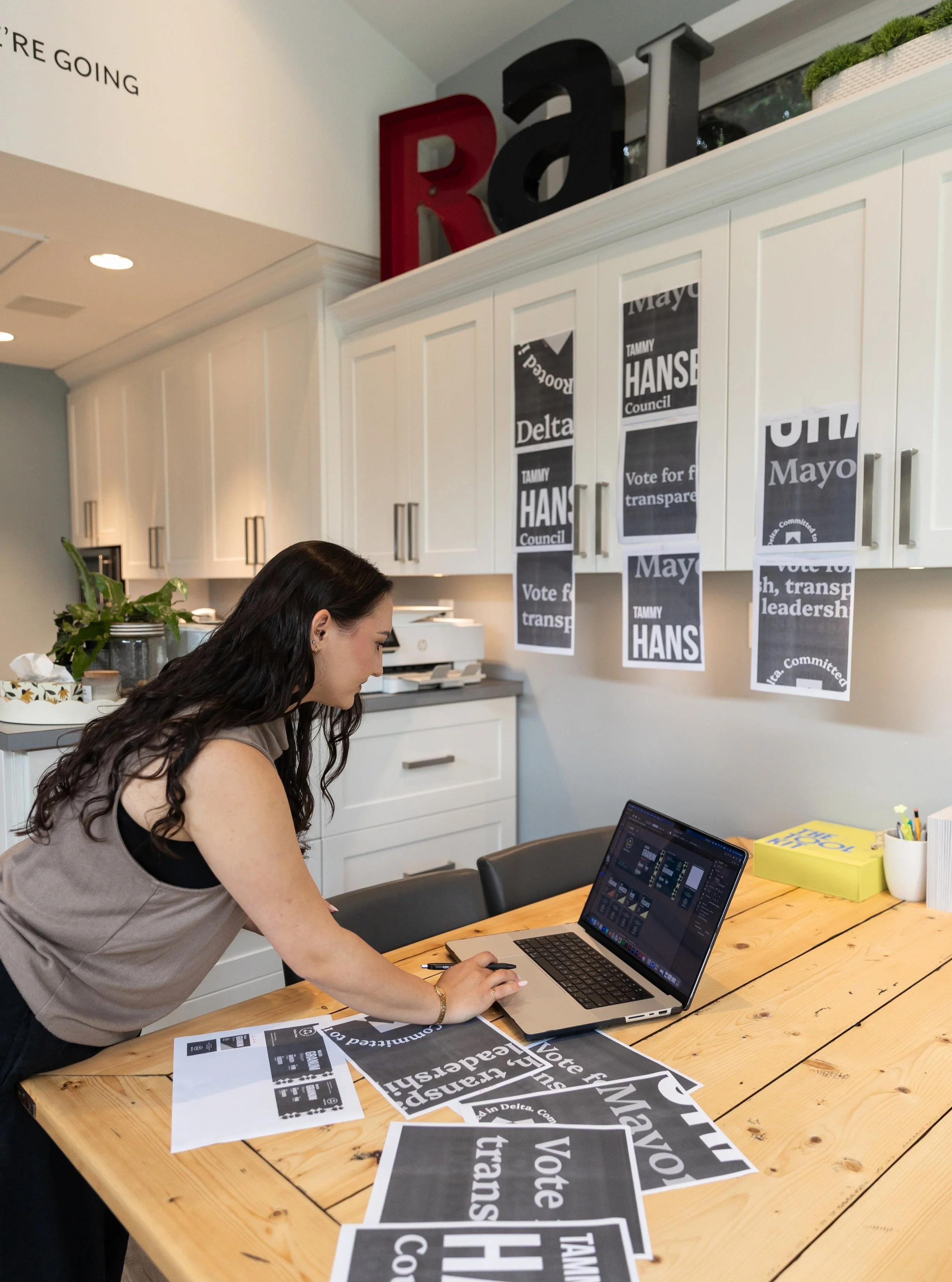 It&rsquo;s that time of year when the signs start popping up on lawns!
For @deltafirstbc, we designed signs with impact in mind. Before they went out into the community, we printed test versions in-studio to make sure the information was easy to read