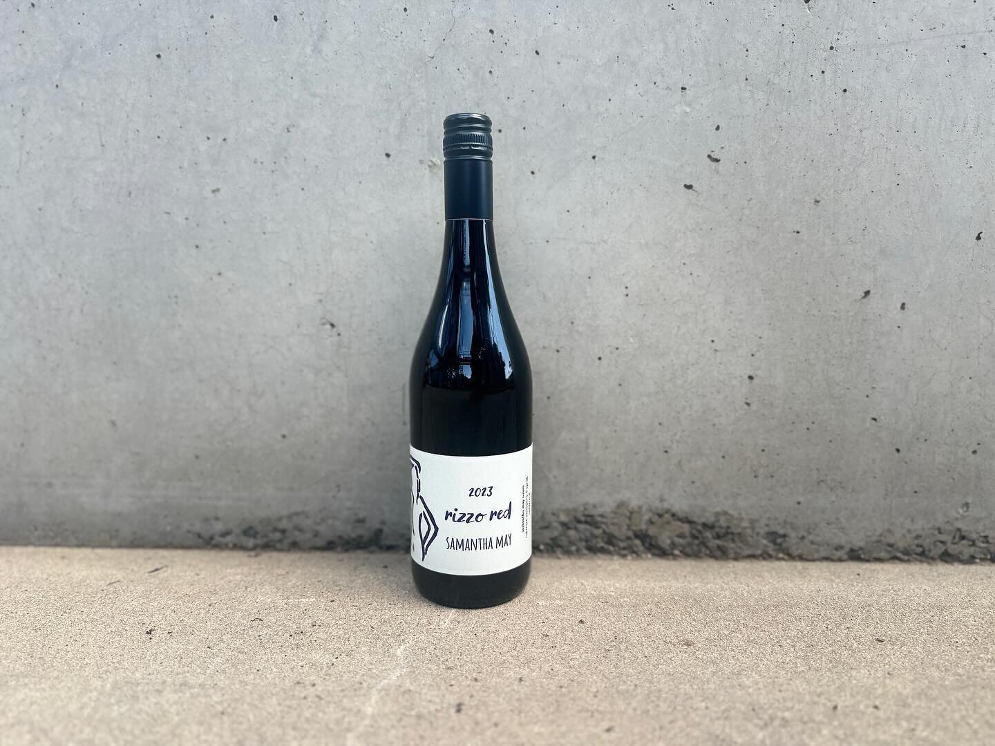 2023 Rizzo Red is here!!

Cabernet Sauvignon and Syrah, ORANGE NSW. 

She&rsquo;s been popping up all over town on pre release (code for the winemakers in vintage) but she&rsquo;s snazzy and sassy and ready for purchase. 

💙 @nswwine @orangewineregi