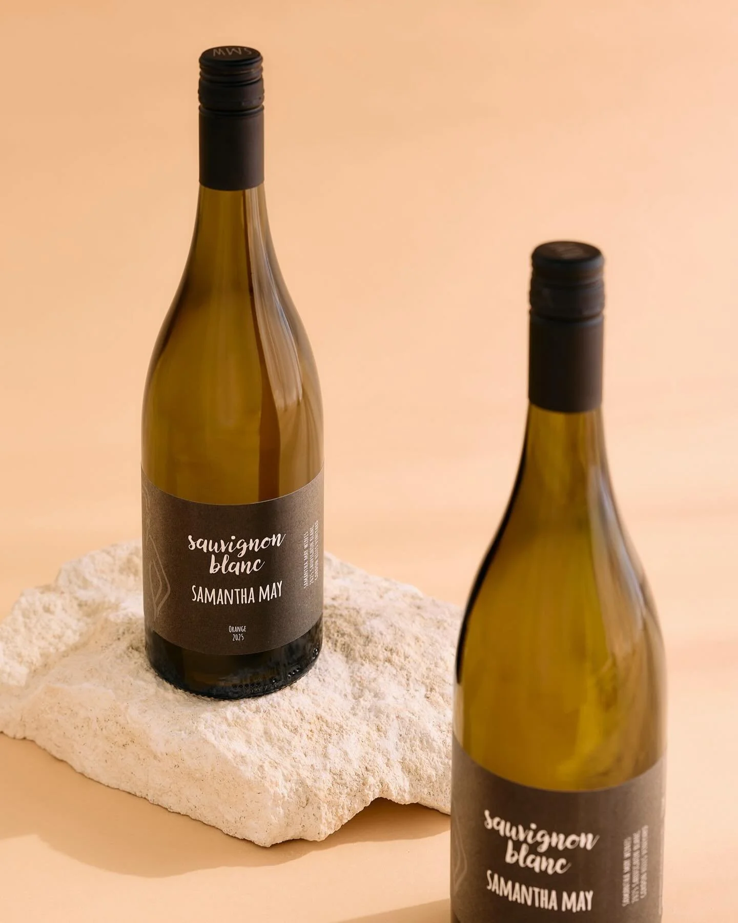 A little preview of our new stunning work by the very talented @hellenealgie 😍

2025 Sauvignon Blanc looking so pretty. This is the 4th vintage working with the same vineyard in Orange and each year she looks more complex yet so approachable. Fermen