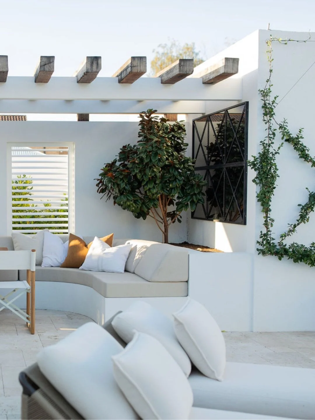 SANTORINI - a heartfelt Mediterranean love letter to regional Australia. This is a very special Minted landscape design project in collaboration with clients and @mcaullaybuilders 

A sublime uniquely personal sensory tapestry and a cathedral of ligh