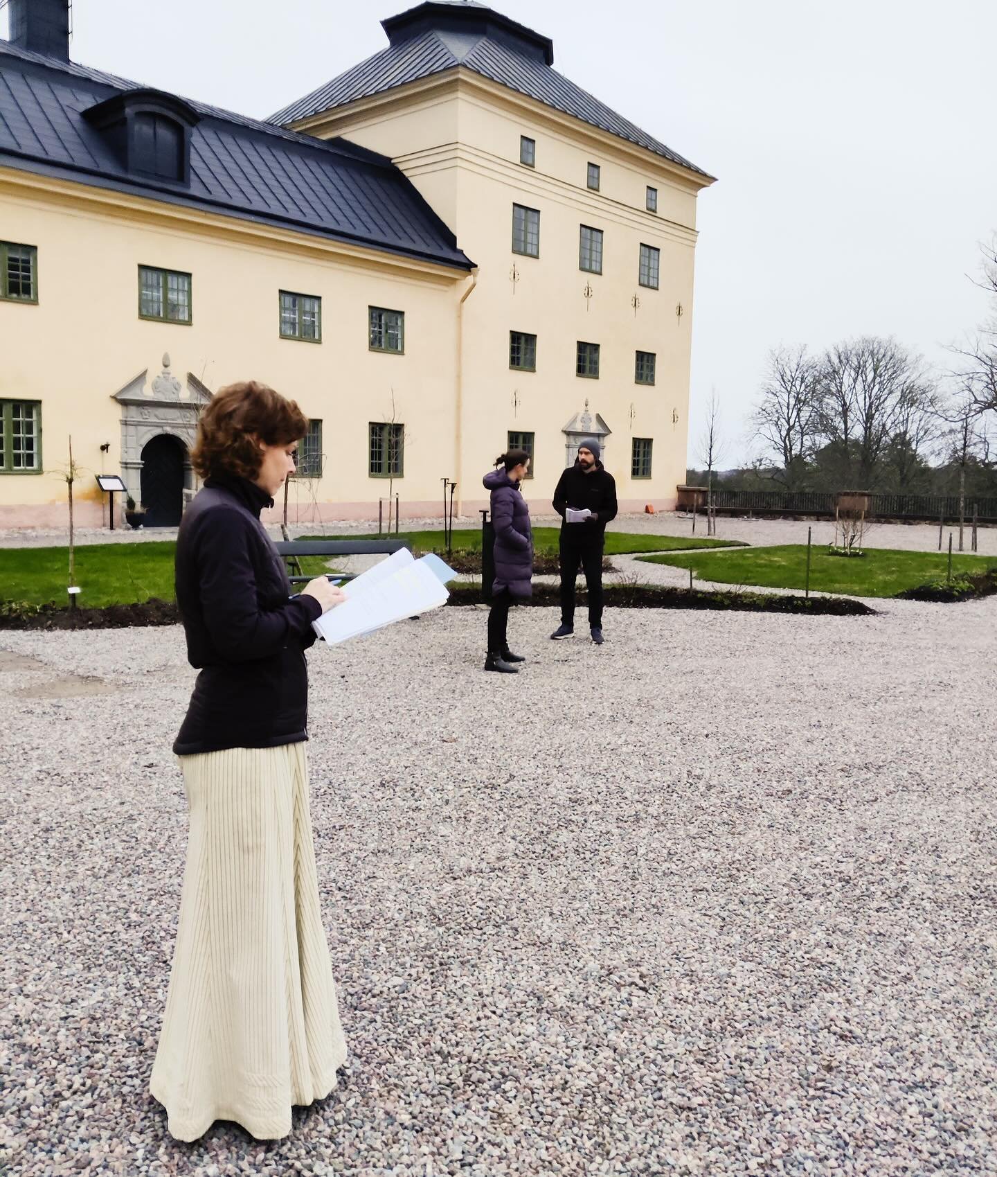 Nu g&ouml;rs de sista finslipningarna inf&ouml;r v&aring;r nyskrivna mordg&aring;ta &rdquo;En r&ouml;st f&ouml;r mord&rdquo;. Genrep ikv&auml;ll och en sluts&aring;ld premi&auml;r p&aring; l&ouml;rdag. Mordg&aring;tan spelas fram till slutet av maj o