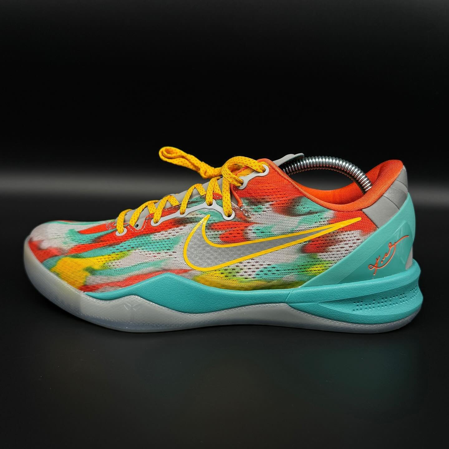 Nike Kobe 8 Protro Venice Beach
Sz 9.5M
Sz 11M
Link in bio to purchase
&bull;
&bull;
&bull;
Elevate your kicks&rsquo; lifespan with our durable plastic shoe trees. They maintain shape, prevent creases, and ensure a polished appearance. Invest in shoe