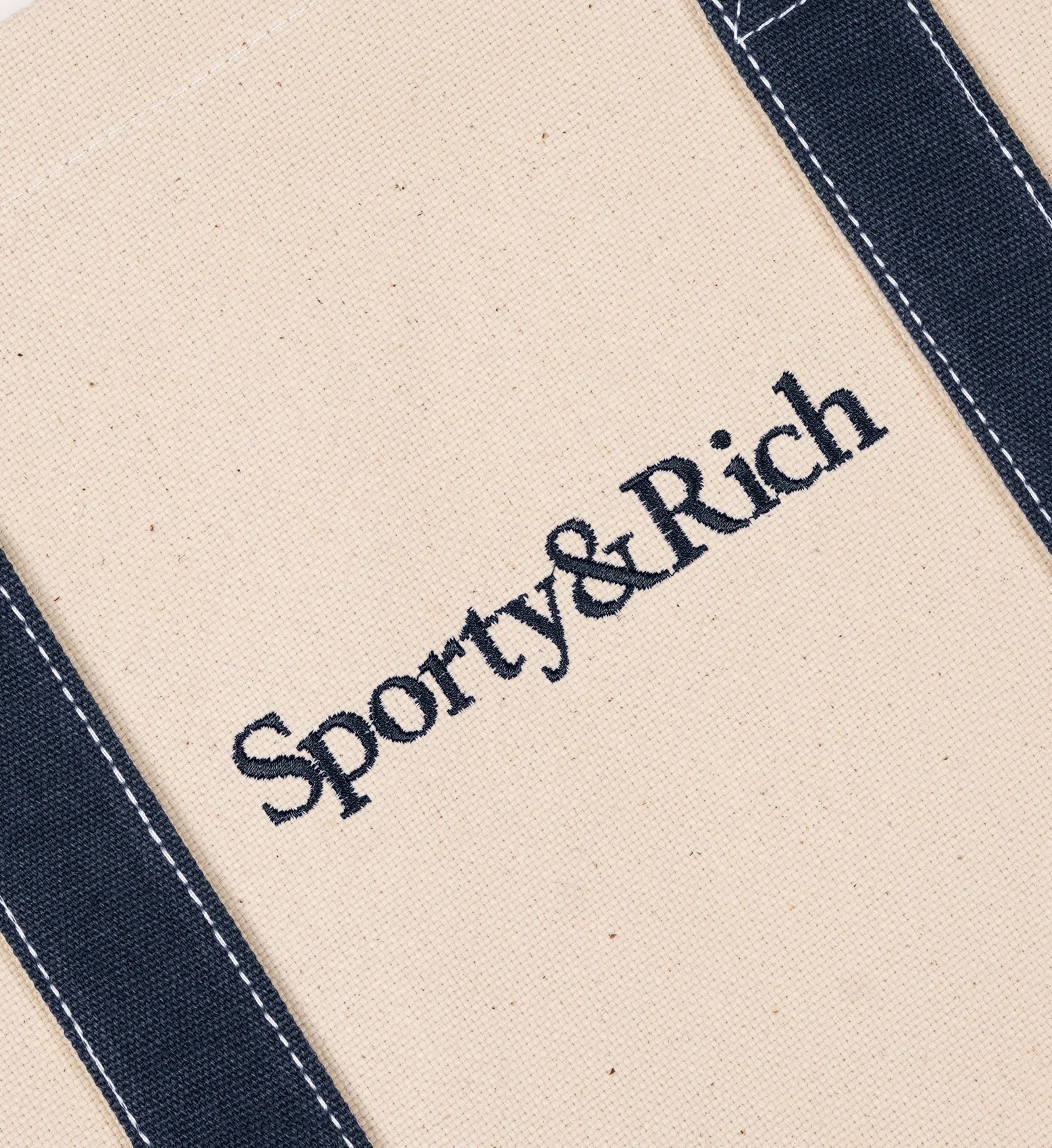 Shooting studio Packshot (retouche par Equipe Sporty & Rich- Charlotte Munsch)