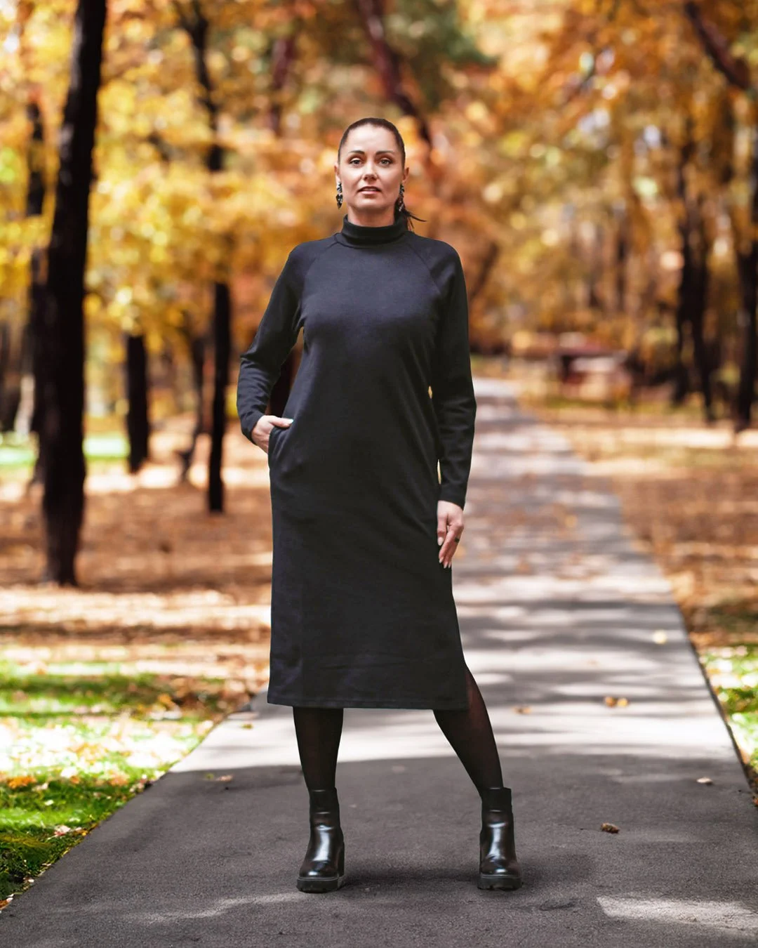 Lorelai mekko on arjen moniottelija joka on hyv&auml; vaatekaapin peruskivi. Stailaa statement kaulakorulla tai vaikka liivill&auml;, niin t&auml;m&auml; peruspilari taipuu moneen menoon; mekon siluetin voi muuttaa my&ouml;s leve&auml;ll&auml; vy&oum