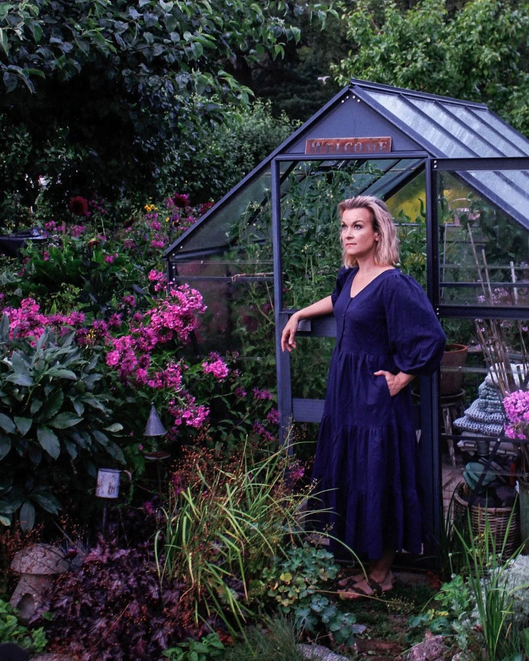 On kylv&ouml;n aika 🌱 
Joka kev&auml;t huomaan haaveilevani samasta asiasta: siirtolapuutarham&ouml;kist&auml;. Pienest&auml; omasta palasta maata, jossa sormet saa upottaa multaan ilman kompromisseja. Rakastan haahuilla kes&auml;isin siirtolapuutar