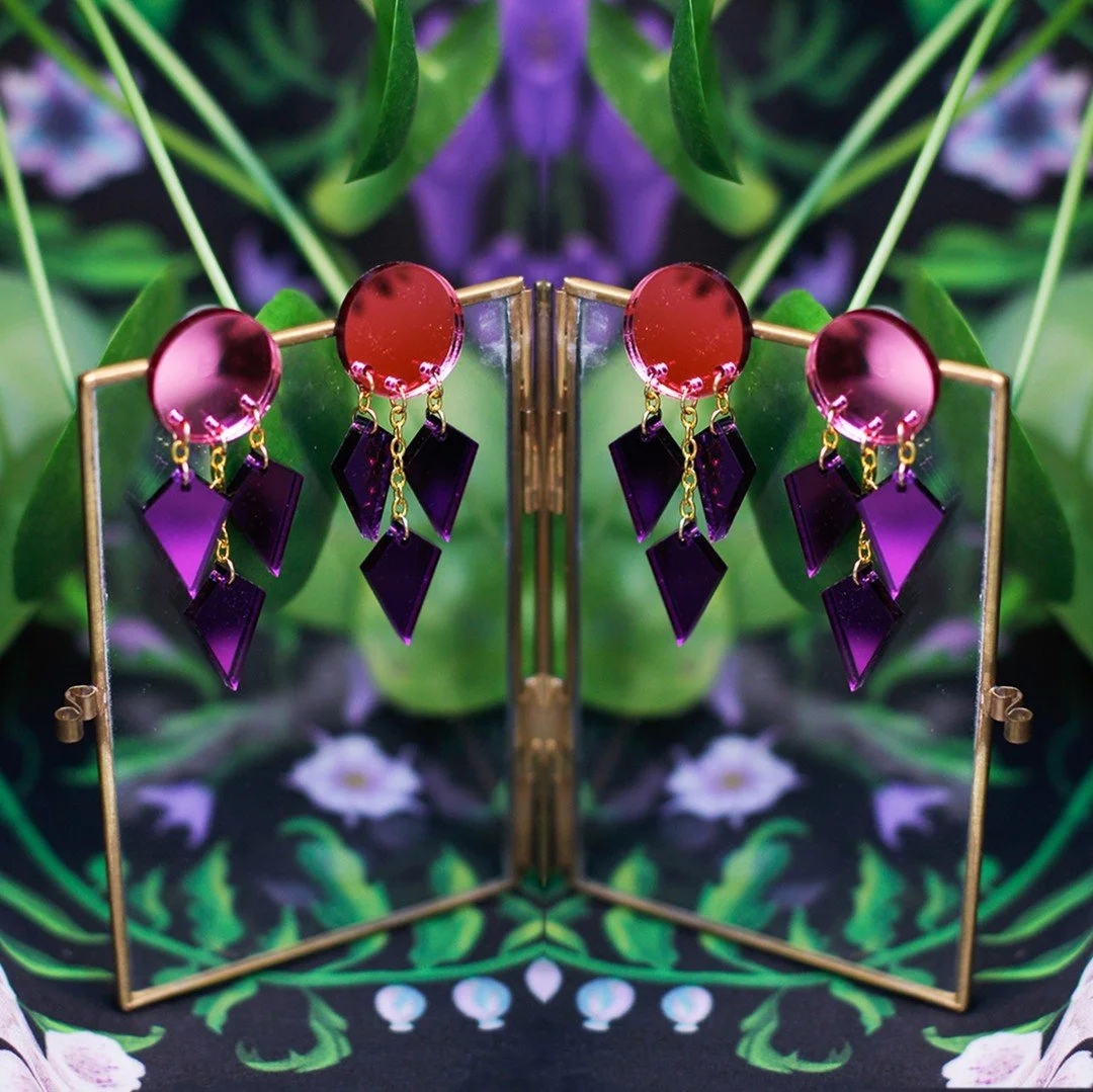 N&auml;etk&ouml; kaiken kahtena? No liity klubiin, p&auml;&auml;si&auml;isen inventarion, verkkokkauppah&auml;r&ouml;ilyn, vanhan n&auml;yt&ouml;smekon korjailun ja megakirjonnan suunnittelun s&auml;vytt&auml;m&auml;t viimeiset 3 p&auml;iv&auml;&auml