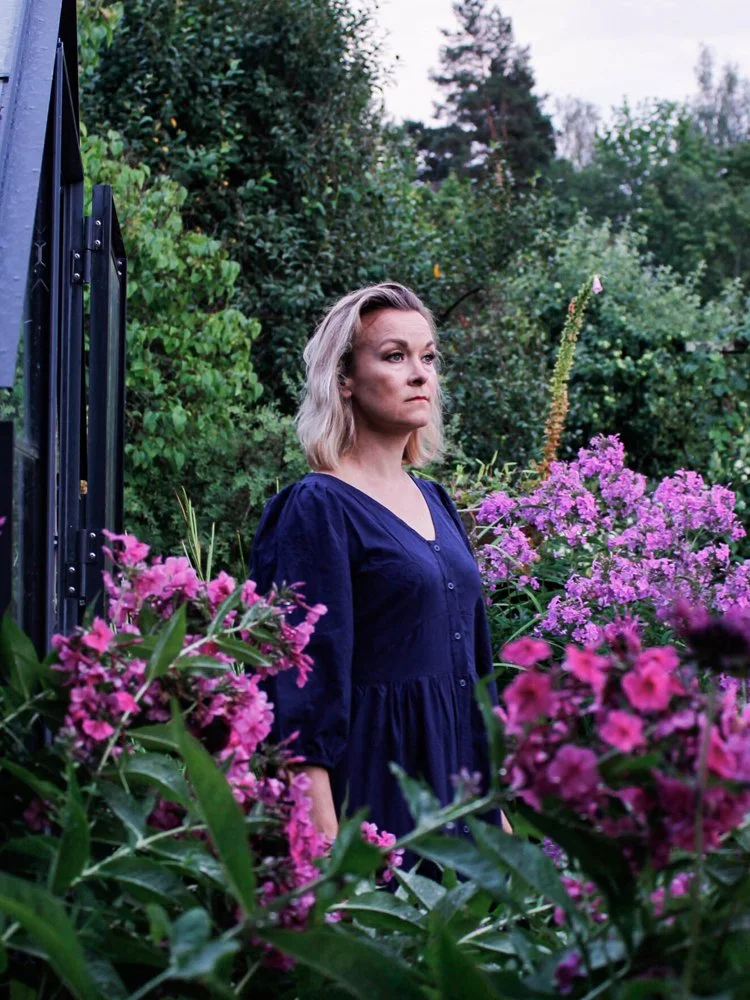 25 jenni tarj praerei navy flora det2.jpg