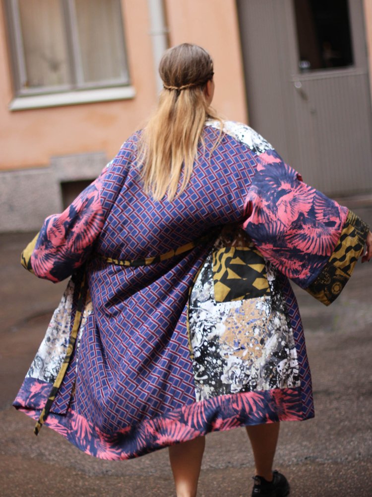 25 kimono roiske detail selka2.jpg