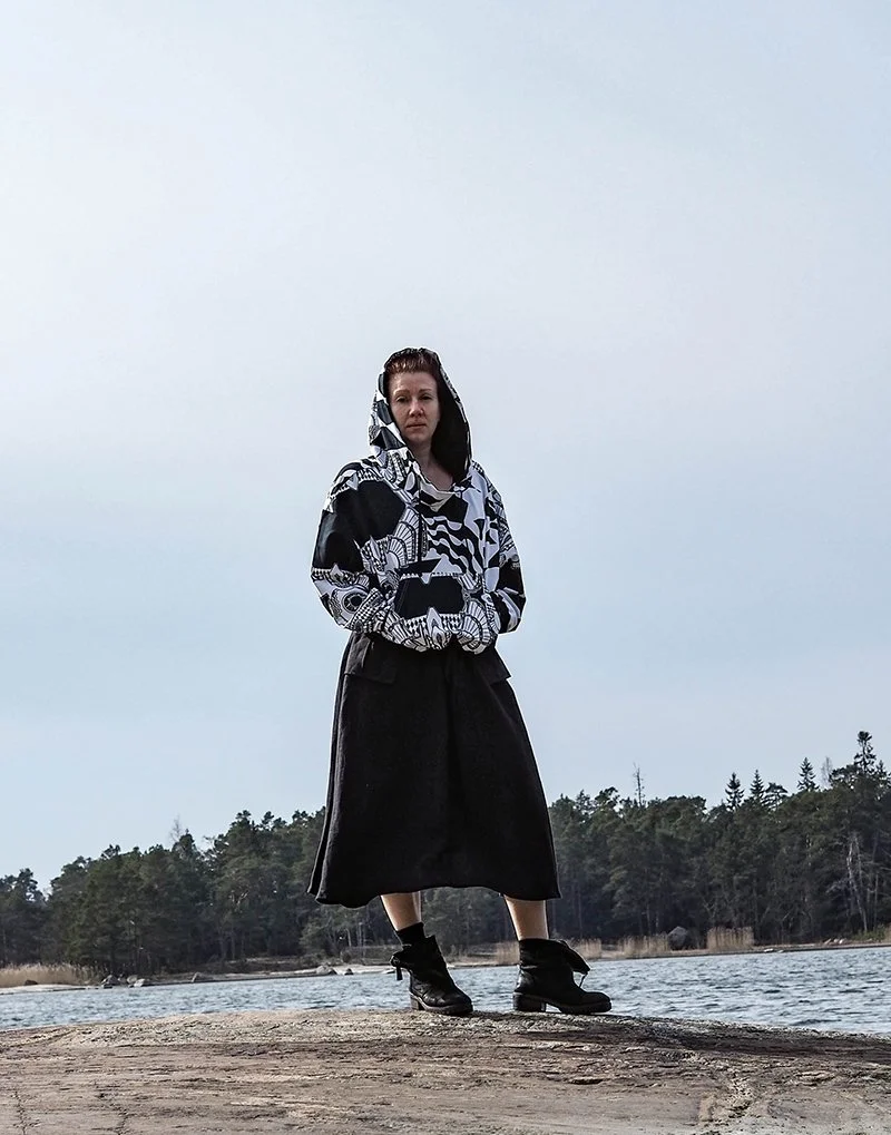 yolandi front seisoo sarkka.jpg
