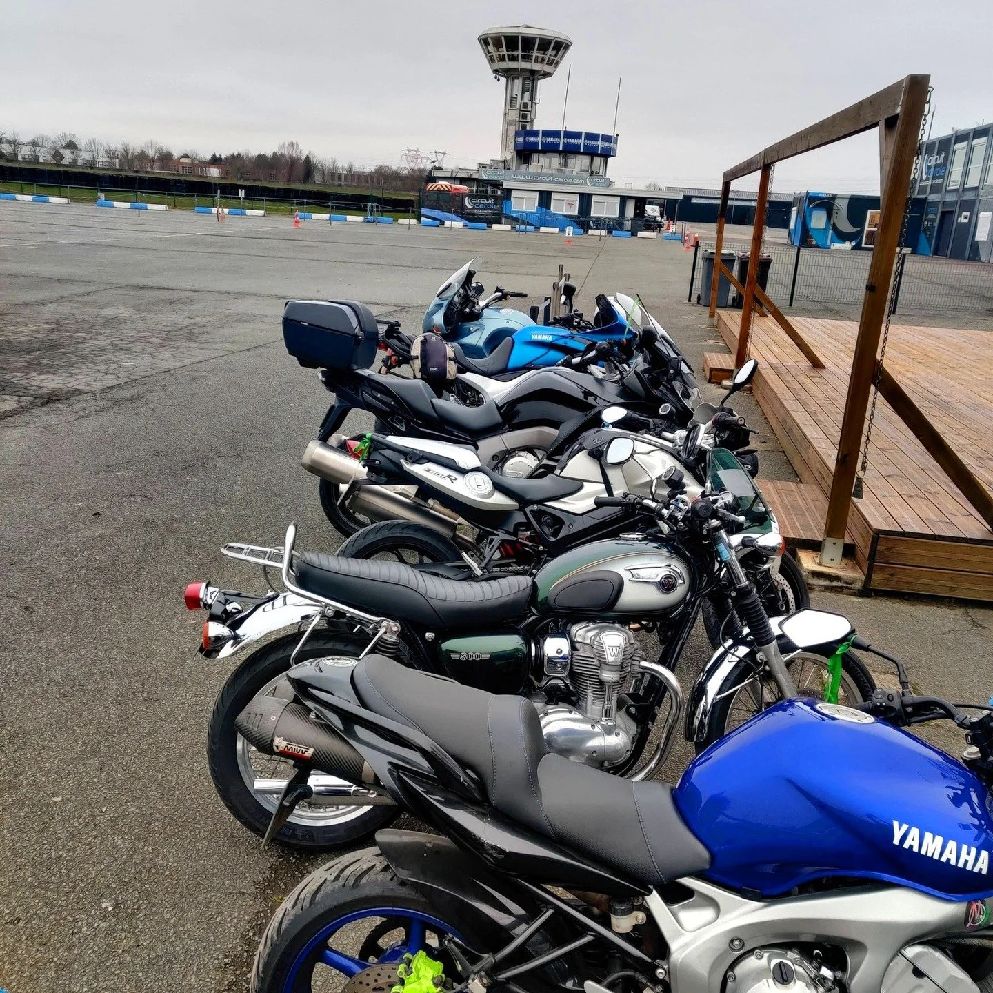 Formation SE (Service d'Encadrement) avec les copains de @ffmc_ppc au circuit Carole. 
📅 Toi aussi tu veux venir t'entrainer ? Contacte ton antenne pour connaitre les prochaines dates 😉

Merci &agrave; l'AFDM pour leurs pr&eacute;cieux conseils et 
