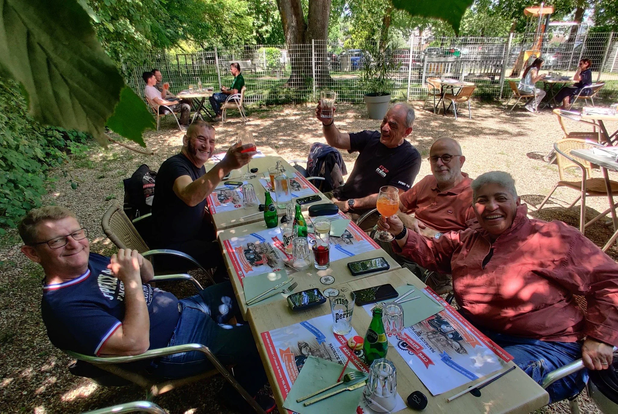 La @fdffmc77 et @ffmc_ppc sur la route des Assises de la FFMC. 

D&eacute;jeuner convivial &agrave; Azay le Rideau avant de reprendre la route ! Il va faire chaud ! 🥵

On est bient&ocirc;t l&agrave;, @ffmcnationale !

#ffmc
#d&eacute;jeuner
#azayler