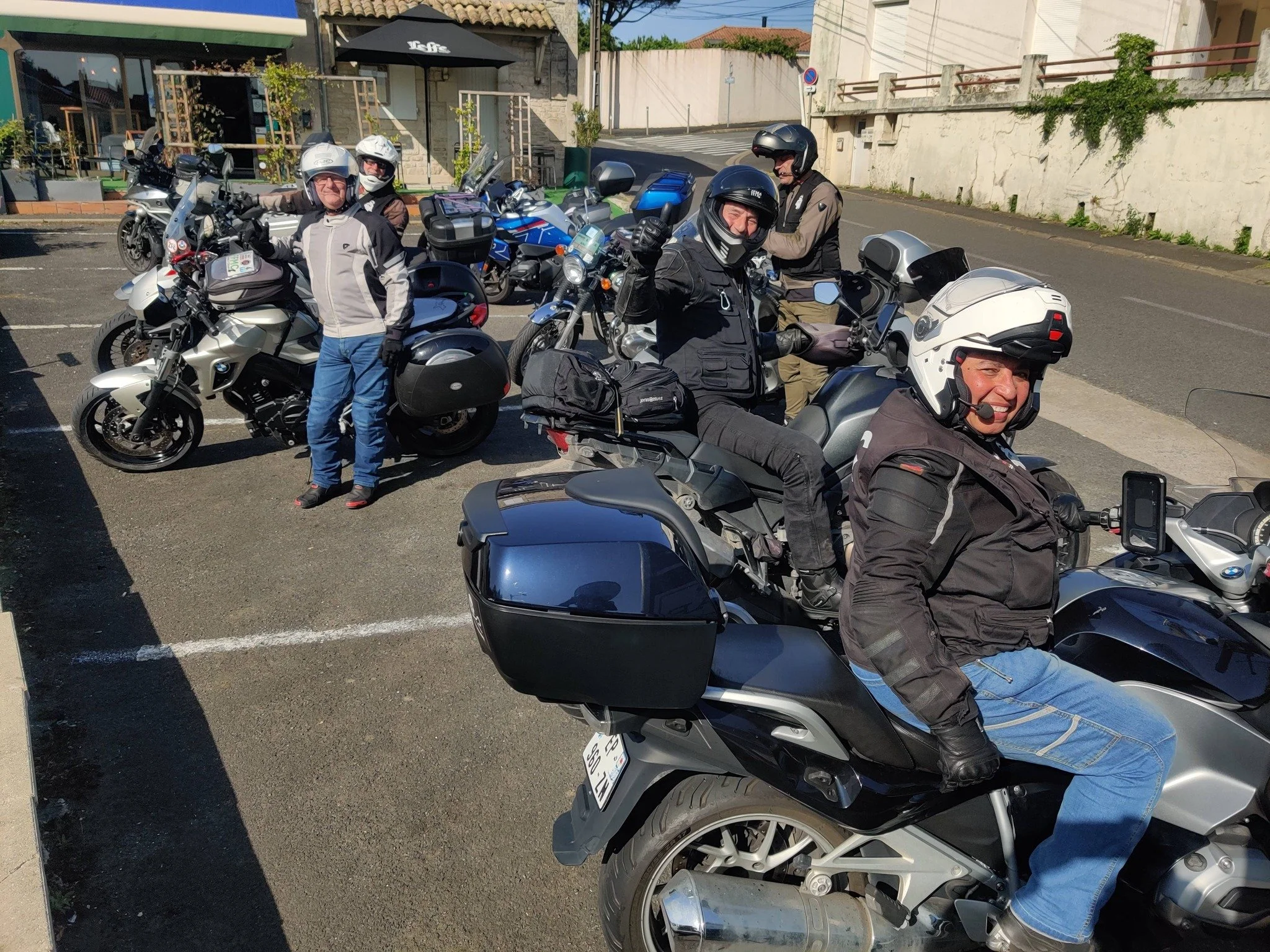 Bien arriv&eacute;s &agrave; Ronce-les-Bains. Hier soir : 32 degr&eacute;s &agrave; l'ombre ! 🥵. Contents d'&ecirc;tre arriv&eacute;s avec @ffmc_ppc .

Ce matin, il ne faisait "que" 20 degr&eacute;s. On a attaqu&eacute; avec la r&eacute;un