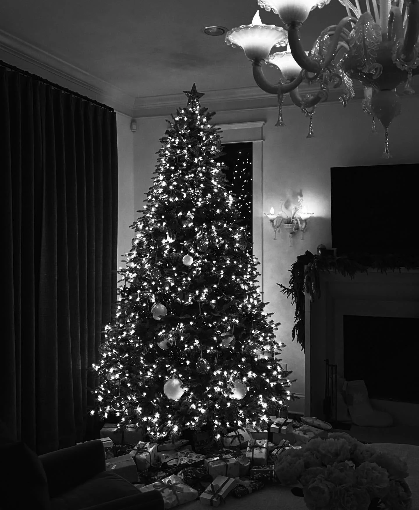 A moment to thank my mum for always making Christmas so special. Never a candle not lit, or an ornament out of place! @anoushkafisz 

Taught by the best of the best 🎄