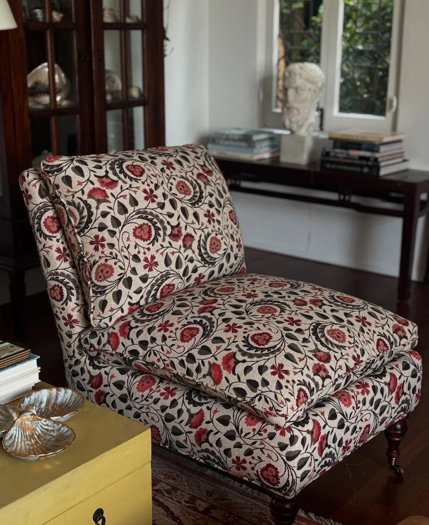 New Upholstery Work🌹 
The Whiskey Chair

fabric: @bddw_etc