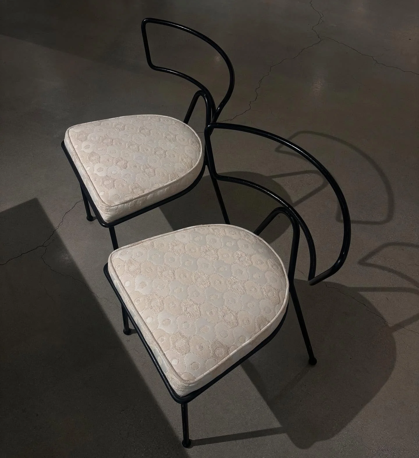 @justoneeye prettiness 🐇

#antiquechairs #justoneeye #manoushka #manoushkalife #interiordesign #homedecor #vintaged&eacute;cor