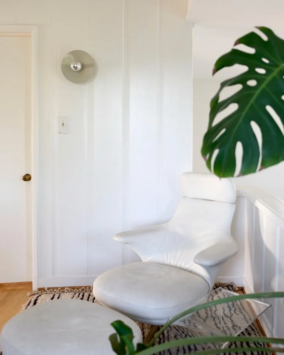 One of my favorite corners at home

#hollywoodtownhouse #homedecor #midcenturydesign #manoushka #manoushkalife