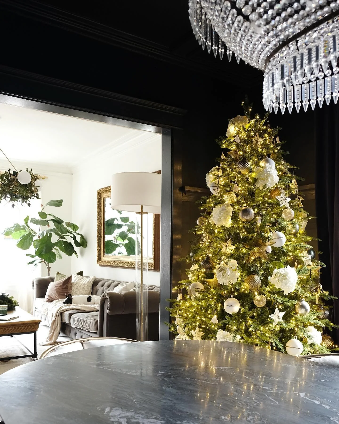 🎄
〰️
#WavelandThroughAWindow #InteriorDesign #Christmas #ChristmasDecor #Cozy #CozyHome