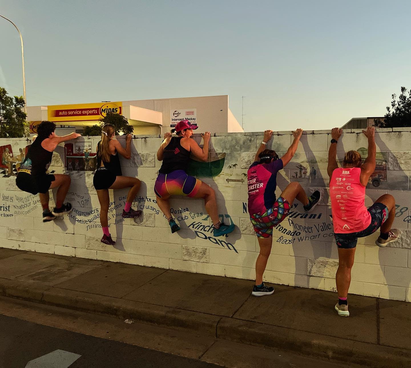 You&rsquo;ve heard of the Great Wall of China&hellip;⁣
⁣
But⁣
⁣
Have you heard of the Great Wall of Mackay?⁣
⁣
They tried to escape but the whip was cracked and the 🏃&zwj;♀️ efforts were all completed 🔥 ⁣
⁣
#thursdaytempo #runfun #fitterfasterstron