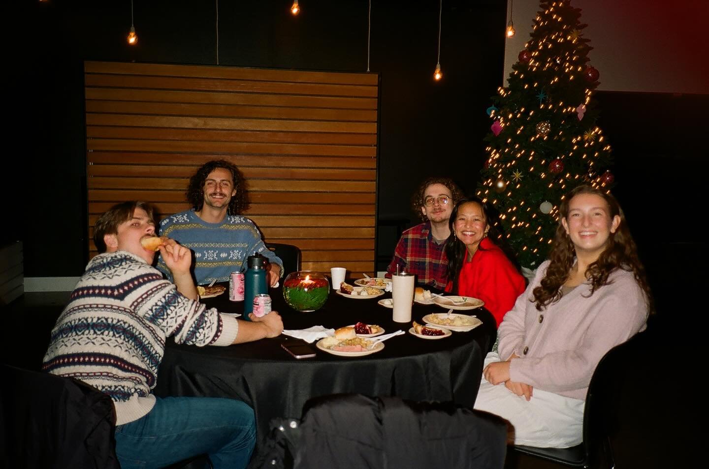 It&rsquo;s Christmas time and TABLE night is tonight at 7p! 🧑🏼&zwj;🎄

Invite a friend for a christmas feast and ginger bread house competition! See you soon 🫶🏼