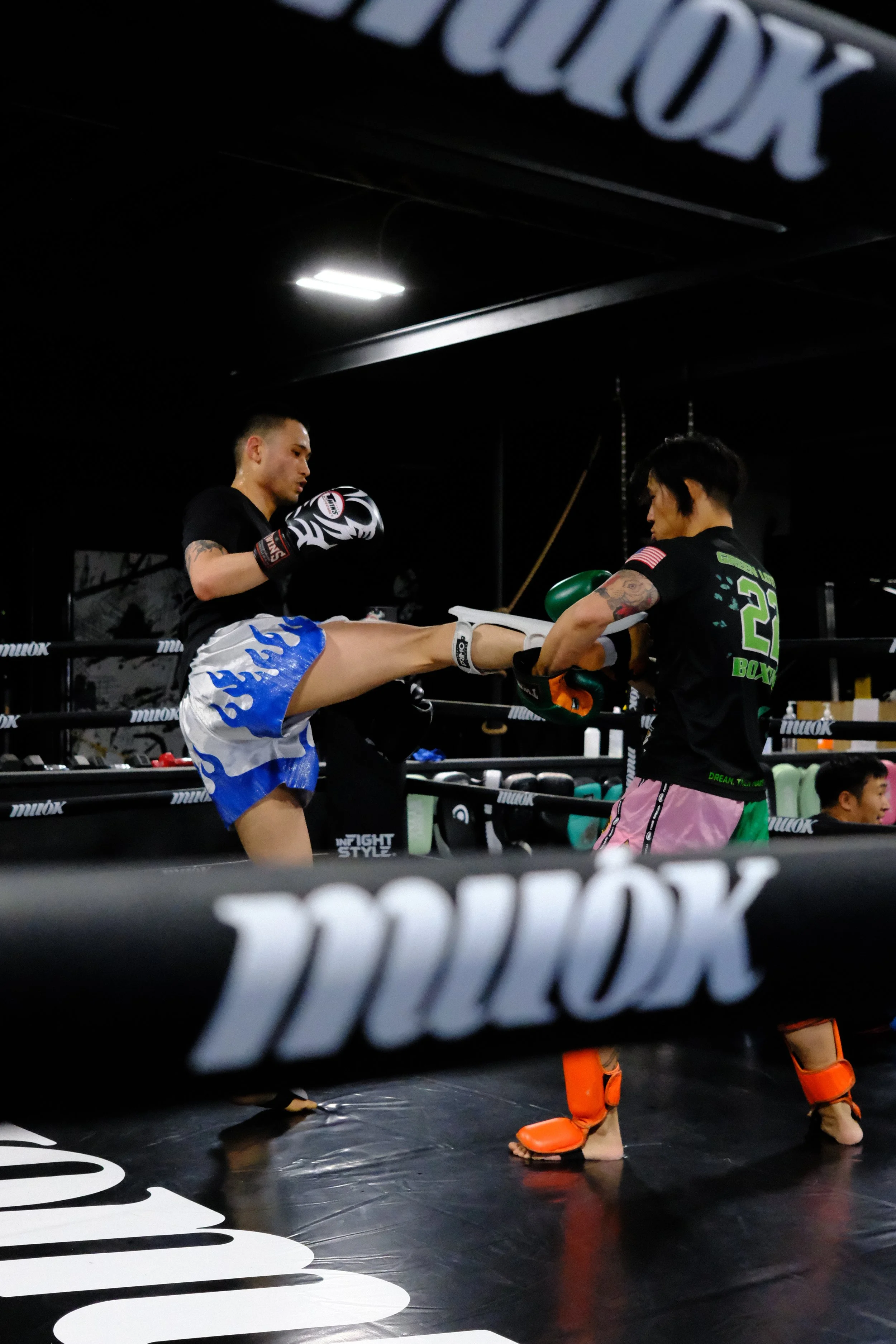Traditional vs. Entertainment Muay Thai: Rules, Scoring, and What Actually Wins
