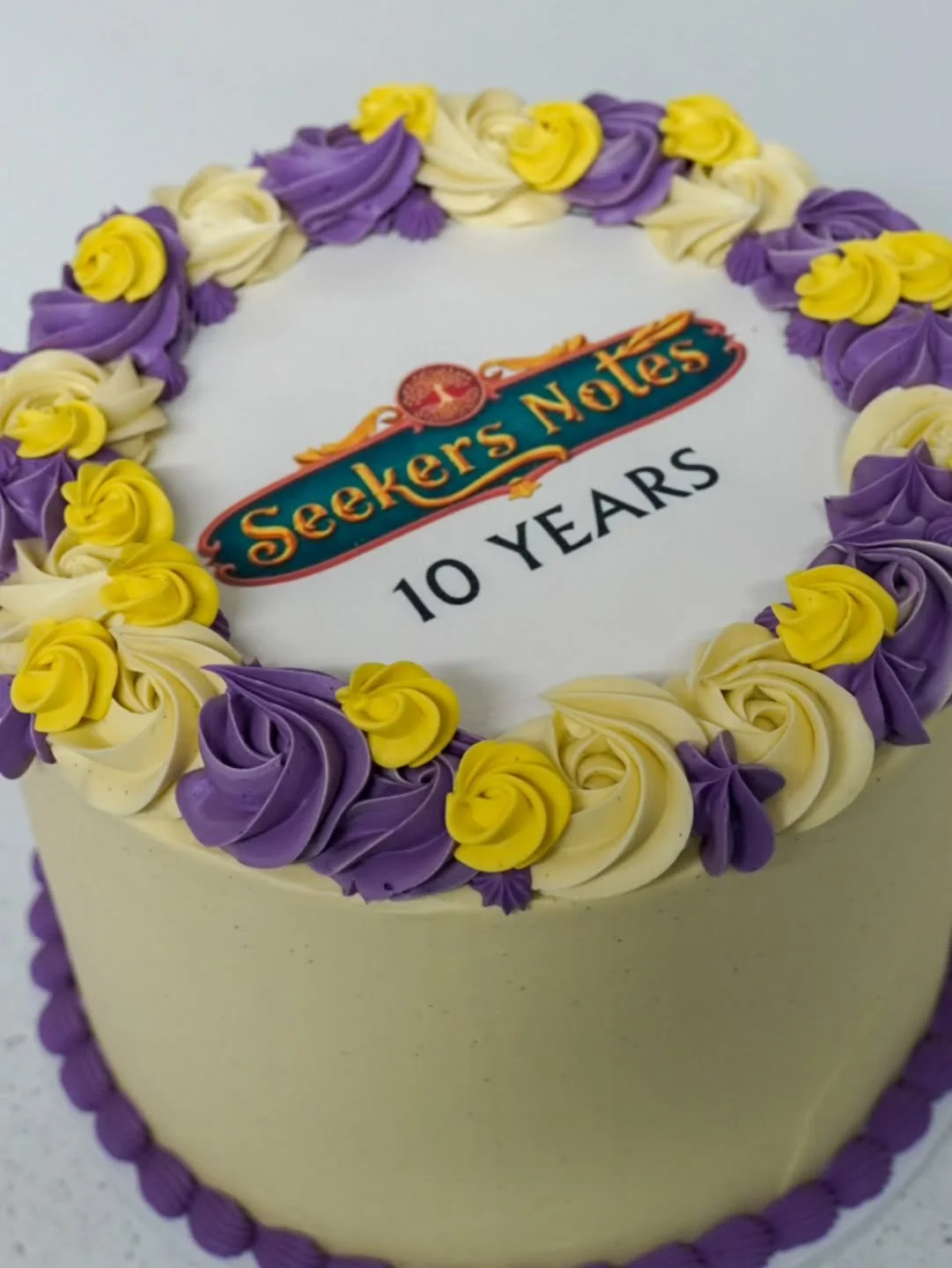 A work celebration needs a cute cake.......I think this one fits the bill! 

#celebrationcake #nzcake #aucklandcake #workcelebration #aucklandnorthshore #cakedelivery