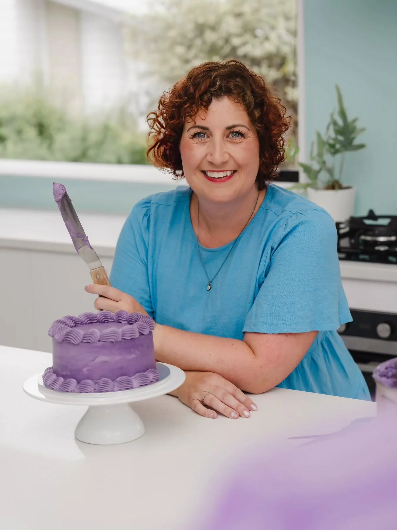 Hey! I haven't introduced myself in a while so hi! I'm Rosie and I'm the one who is obsessed with cakes, cupcakes, brownie and other delicious sugary things. 

I am the baker, decorator, fondant queen, social media manager, cleaner, photographer, adm