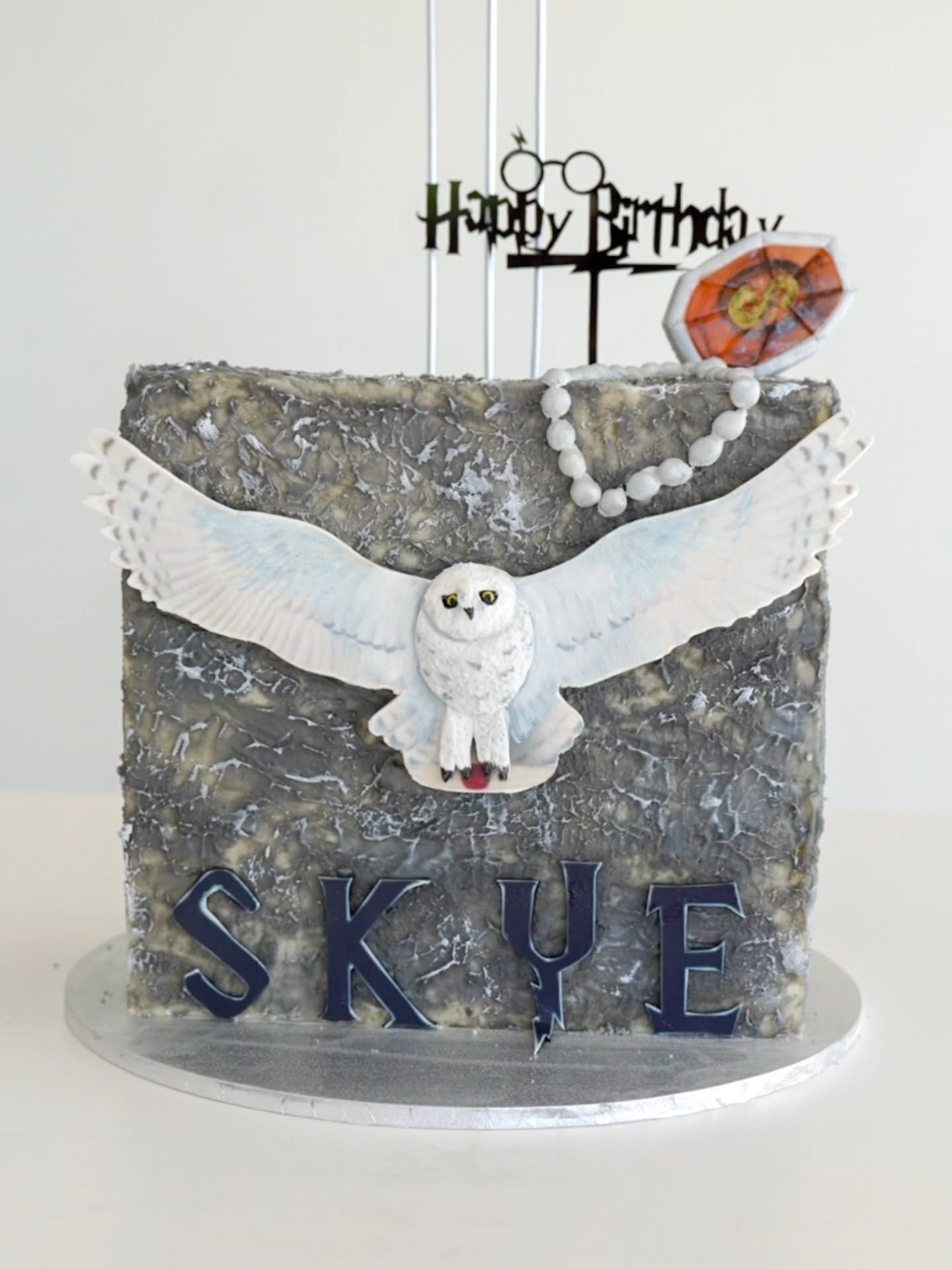 Harry potter but with a difference 👌

#horcrux #nzcake #aucklandcake #birthdaycake #hedwig