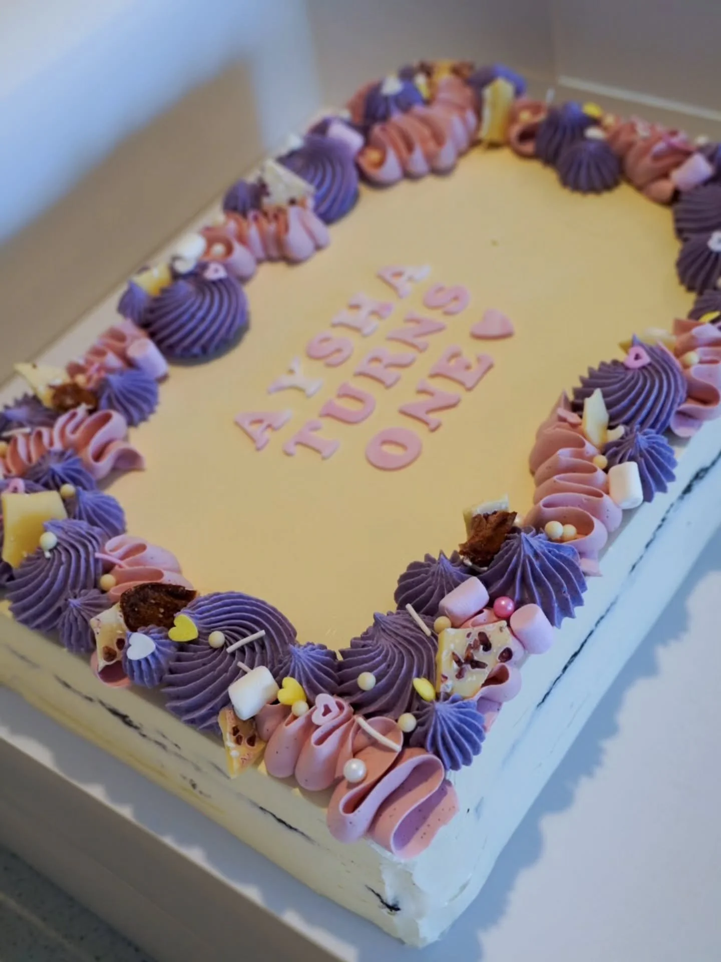 A selection of slab cakes, these are quick order on my website in single or double layer and your choice of colours. 

Awesome corporate option too to add on your logo or special message

#corporate #slabcake #aucklandcake #orderonlinecake