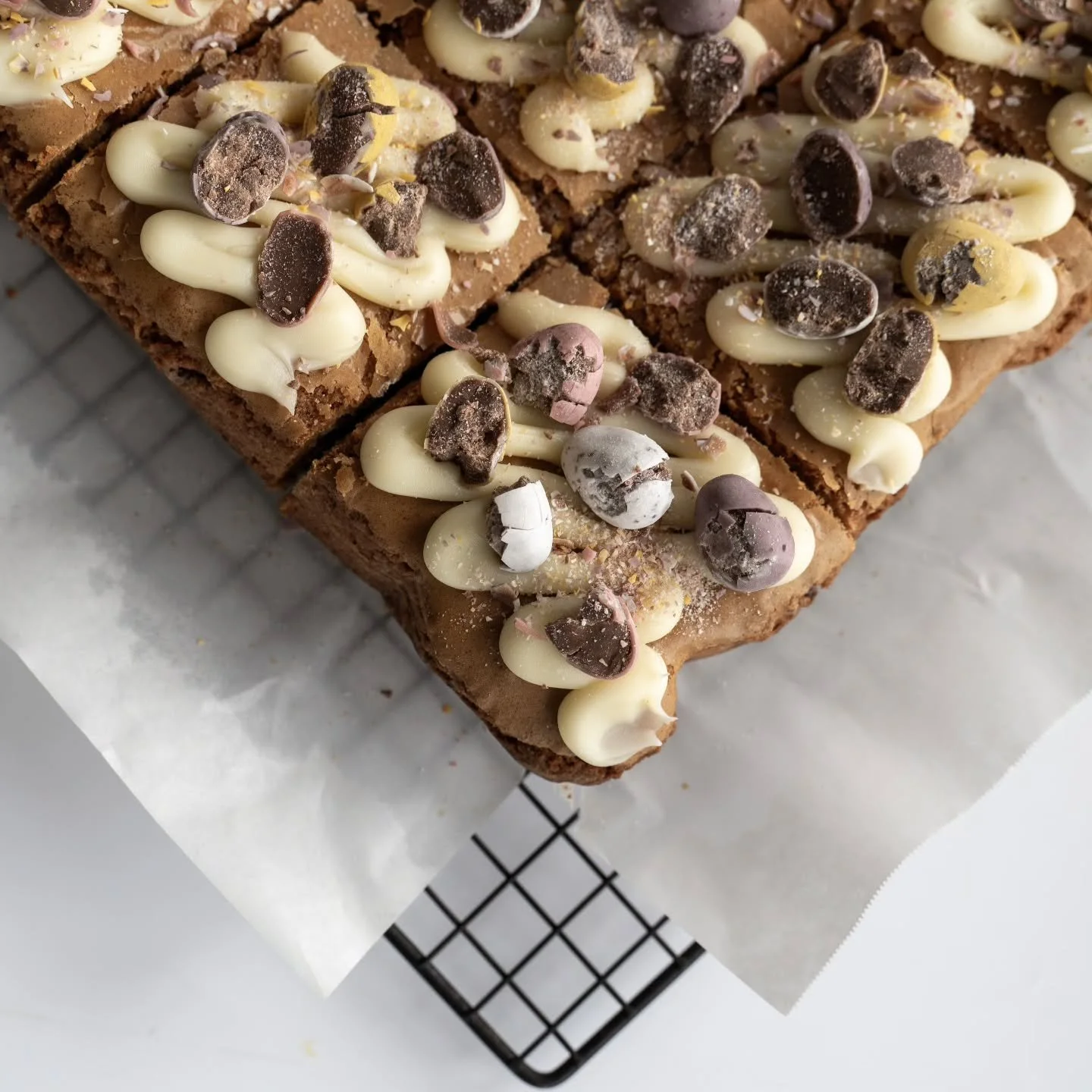 Blondie......the alternative to Brownie......perfect to be combined with white chocolate ganache and mini eggs! 

Available all this week, just give me a days notice! Available by the slice or slab 👌👌#easterslice #easterblondie #aucklandsweettreats