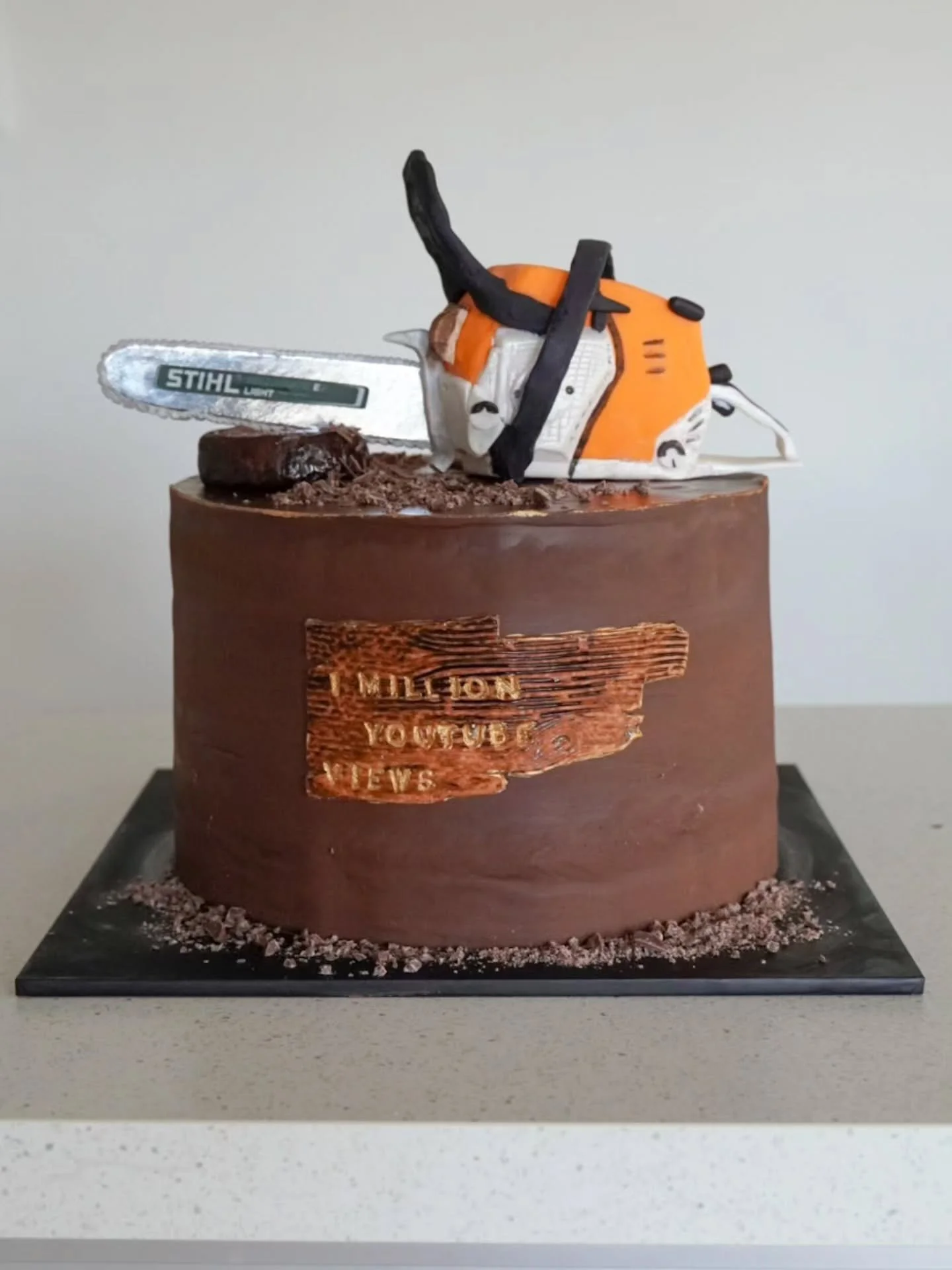 Making a @stihl_nz cake for their many celebrations!! Congrats 👏👏👏

#stihl #chainsawcake #caketopper #nzcake