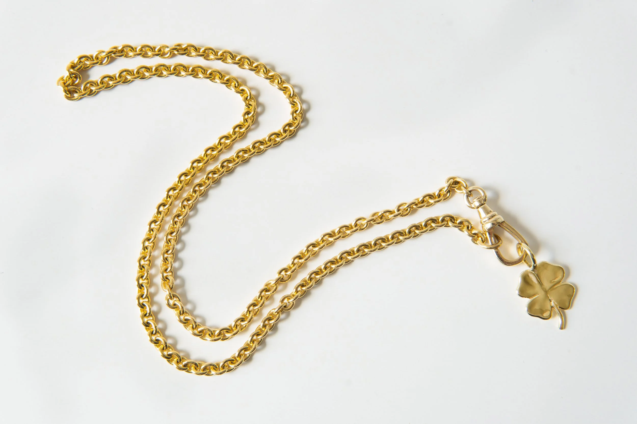 gold clover on wavy gold chain