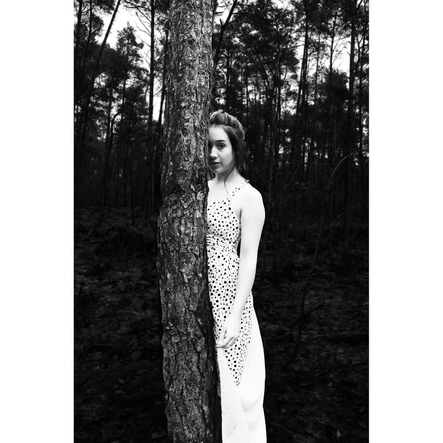 Thank you so much @circle.foundation for the feature of Fall (Fauve) in Spotlight 37.
The magazine looks beautiful 💫
And thank you, my sweet  @livvantschip 🤍
#circleforthearts #artmagazine #photography #monochromephotography #eloquence_photo #nouve