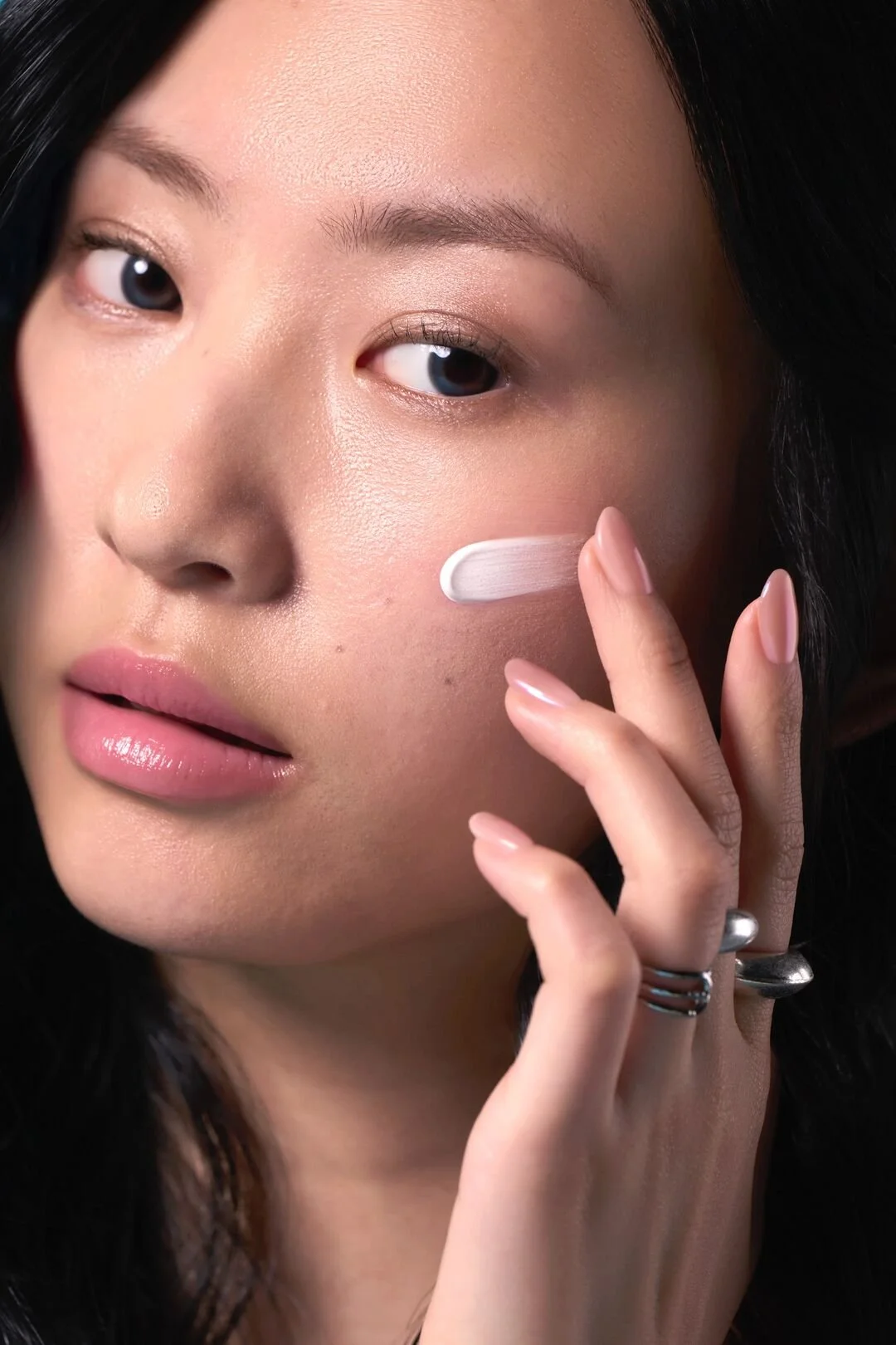 Portrait-SWATCH - HYDRA - CC CREME CLAIR (6AA10407)-MOOHNEE (1558).jpg
