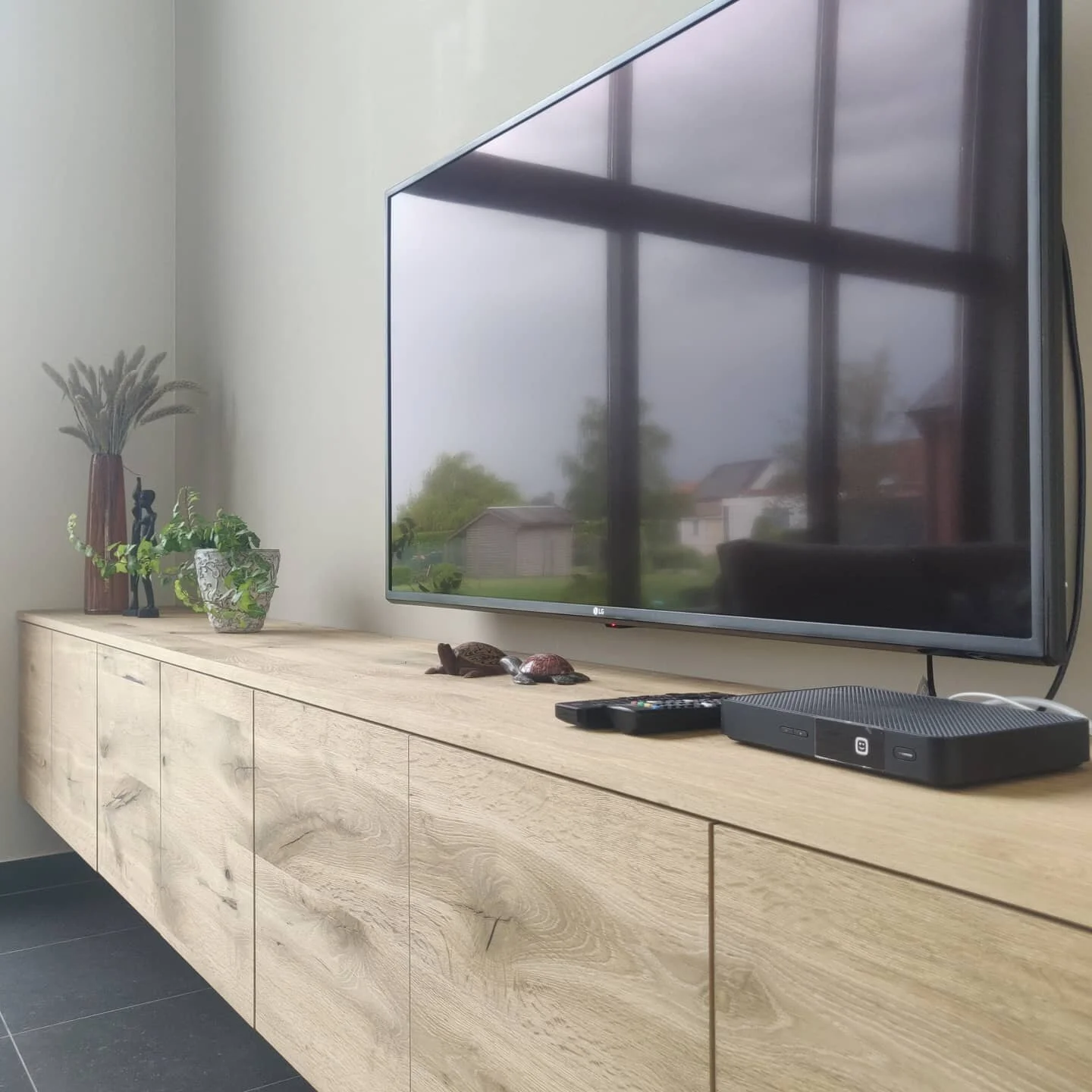 Tv meubel met fineer eik volledig op maat van de woonst 😍👌👊

#happycustomer  #oak #woodcraft  #woodporn  #maatwerkmeubels  #furniture  #wooddesign