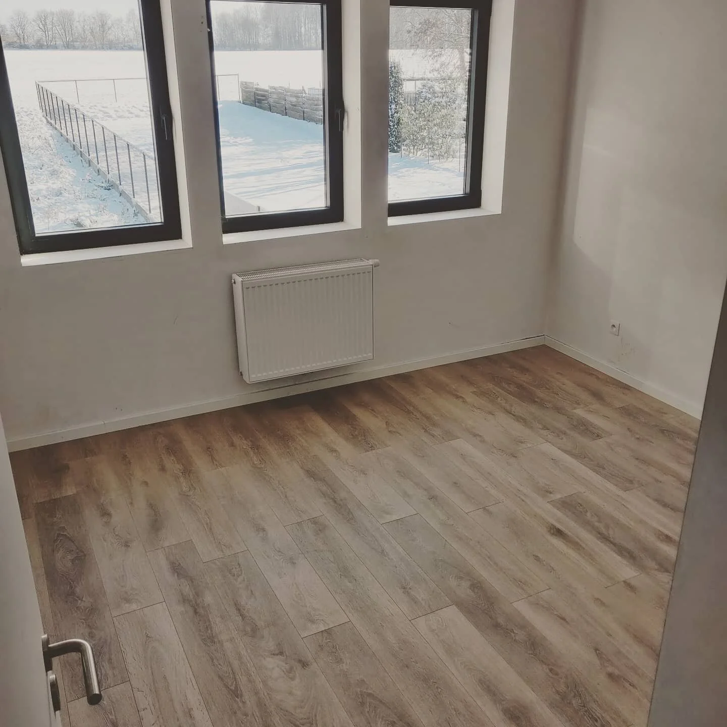 Laminaat leggen in een pracht van een woning. 😍😍

#wood #laminaatvloer  #quickstepfloors #carpentry  #floor