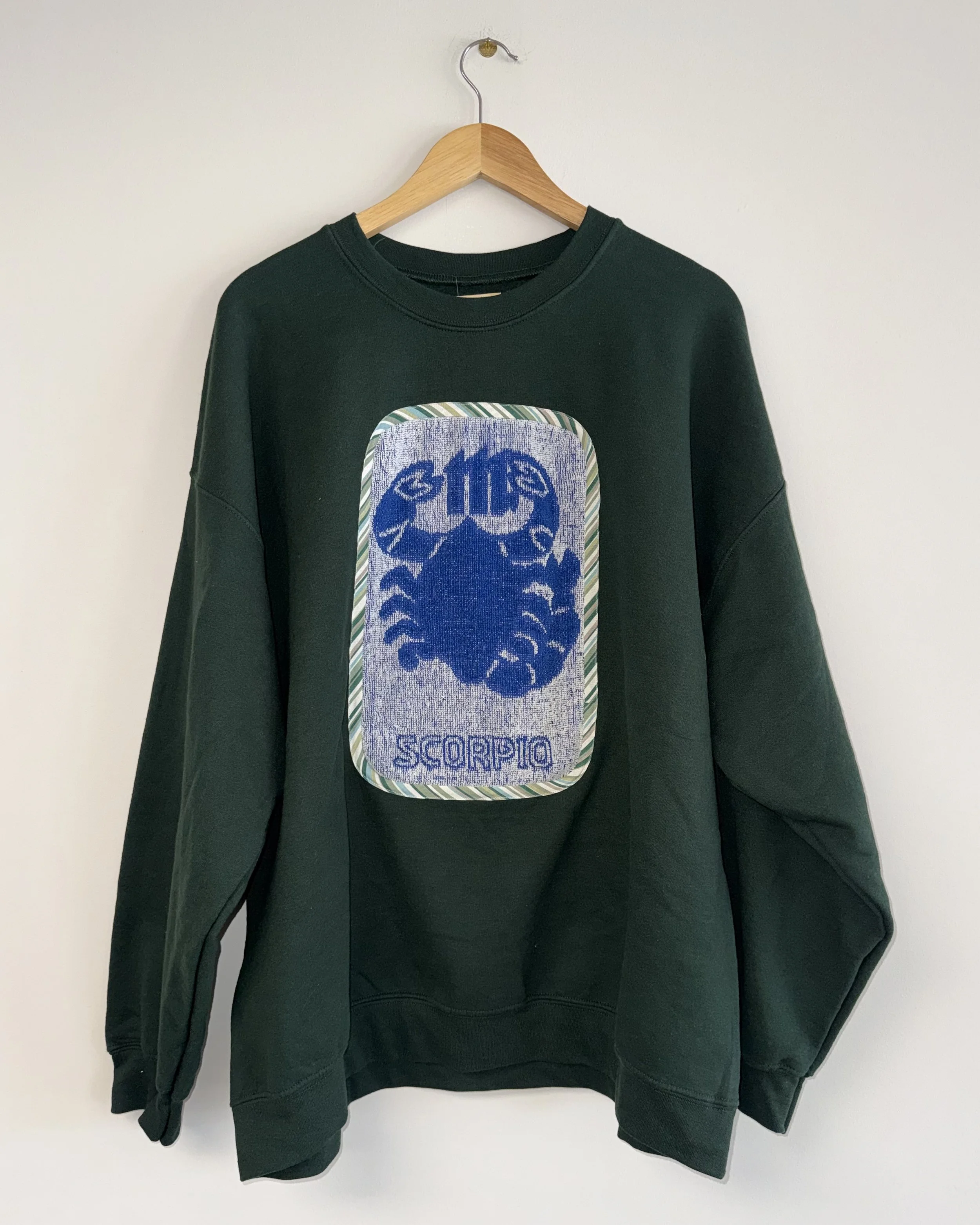 Scorpio 70’s Vintage Towel Crewneck (XL)