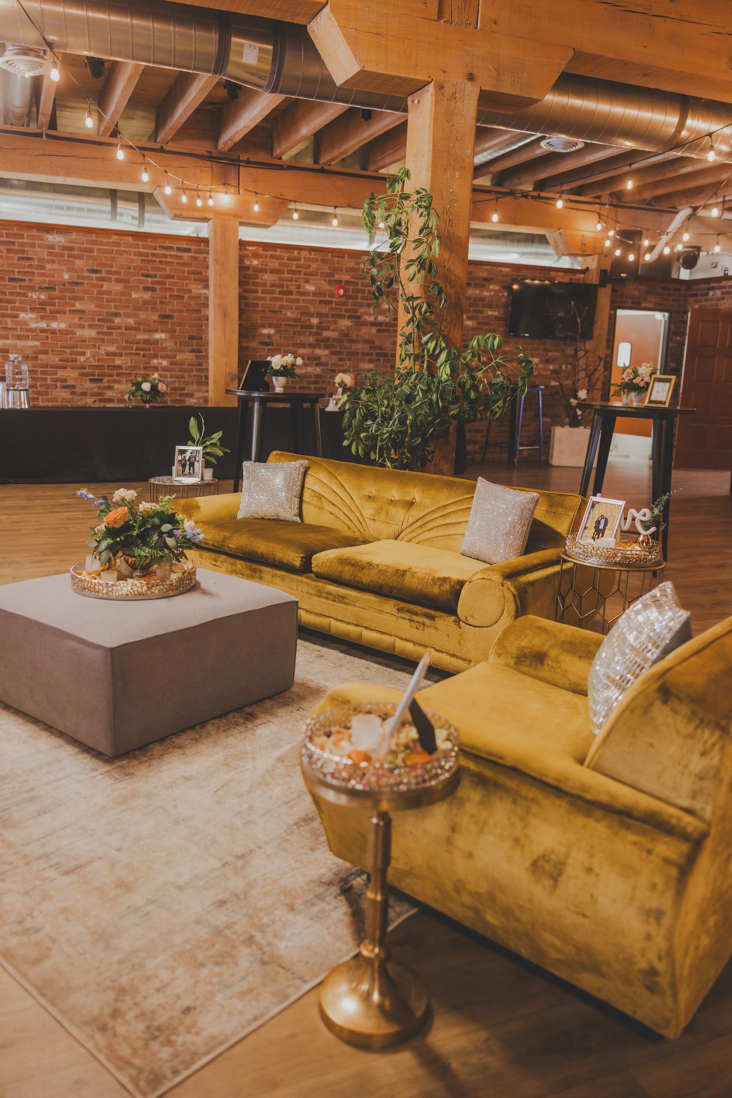 The Boxcar Room wedding lounge and seating, photo by Ifong Chen Photography