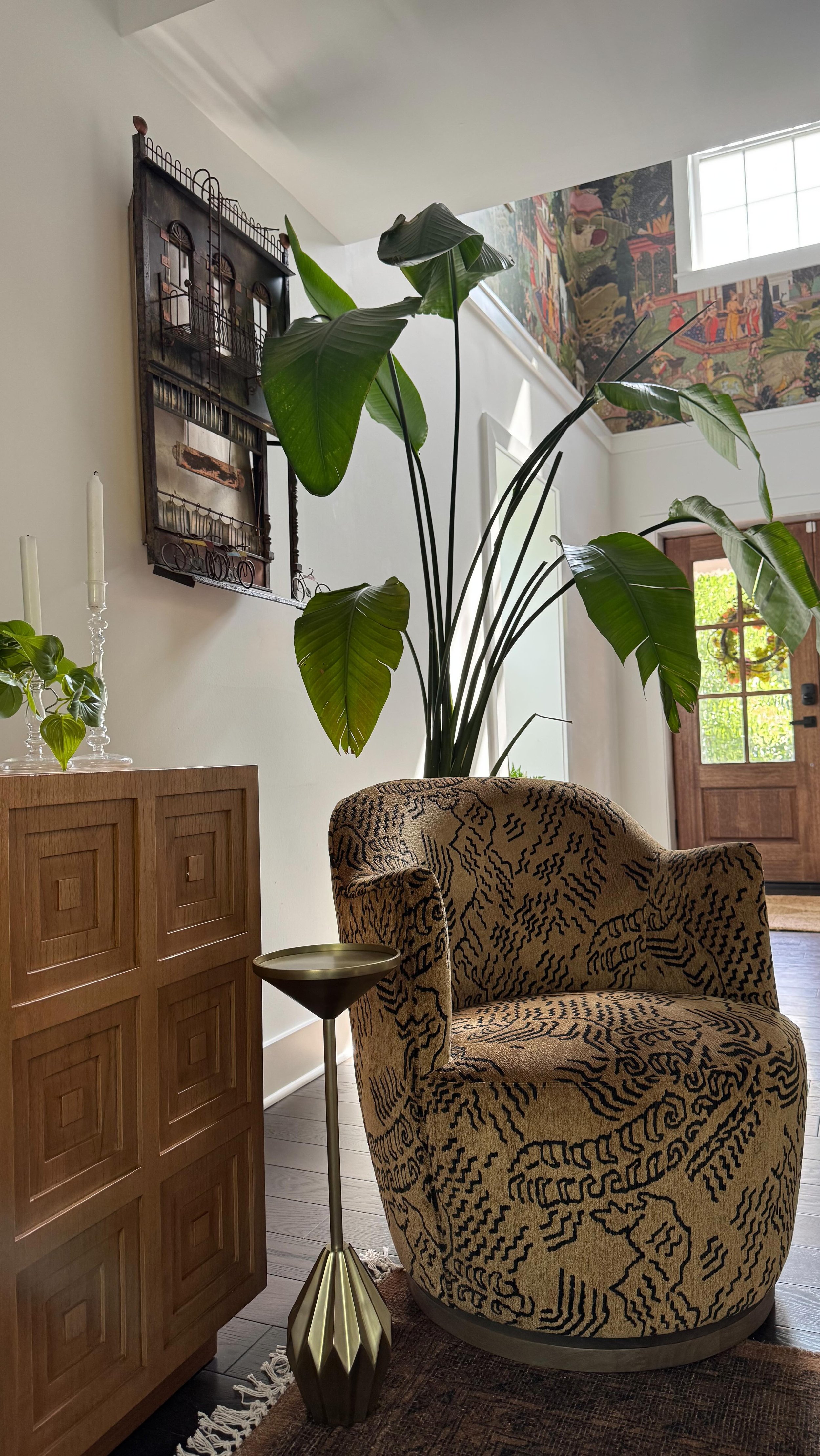 Before ➡️ After😏
This entryway got a bold new look-and it’s anything but ordinary. ✨
We brought in an eclectic wallpaper full of Indian-inspired pattern and soul, layered with a mix of bohemian flair, industrial-modern edge, and a nod to the