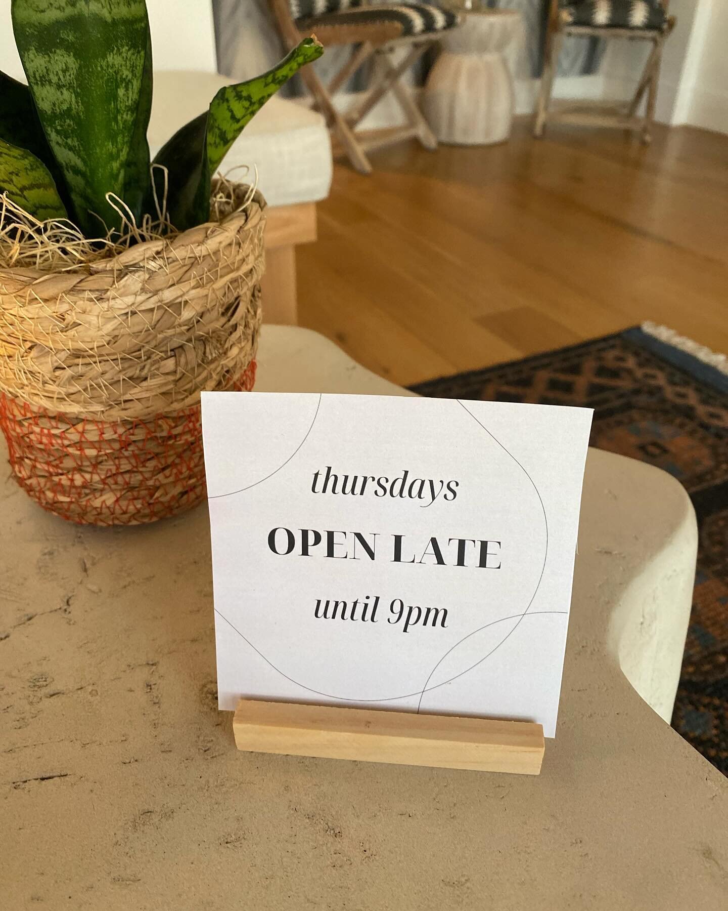 You asked, we listened&hellip;
⏰ We are now open until 9pm on Thursdays! Late night special for extra relaxing after a long work day. 
&bull;
&bull;
Book on our App + Link in bio.