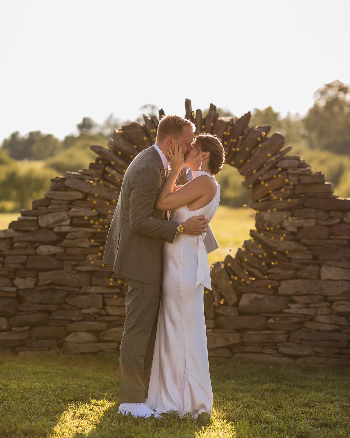 A peek into A&amp;B's late summer wedding in Vermont✨
.
.
.
Planner: @randinonnievents
Venue: Private Residence
Photographer: @keithmacdonaldweddings 
Florist: @diddleandzen
Stationary &amp; Signage: @rhdesignhouse
Catering: Great Northern
DJ: @weddi