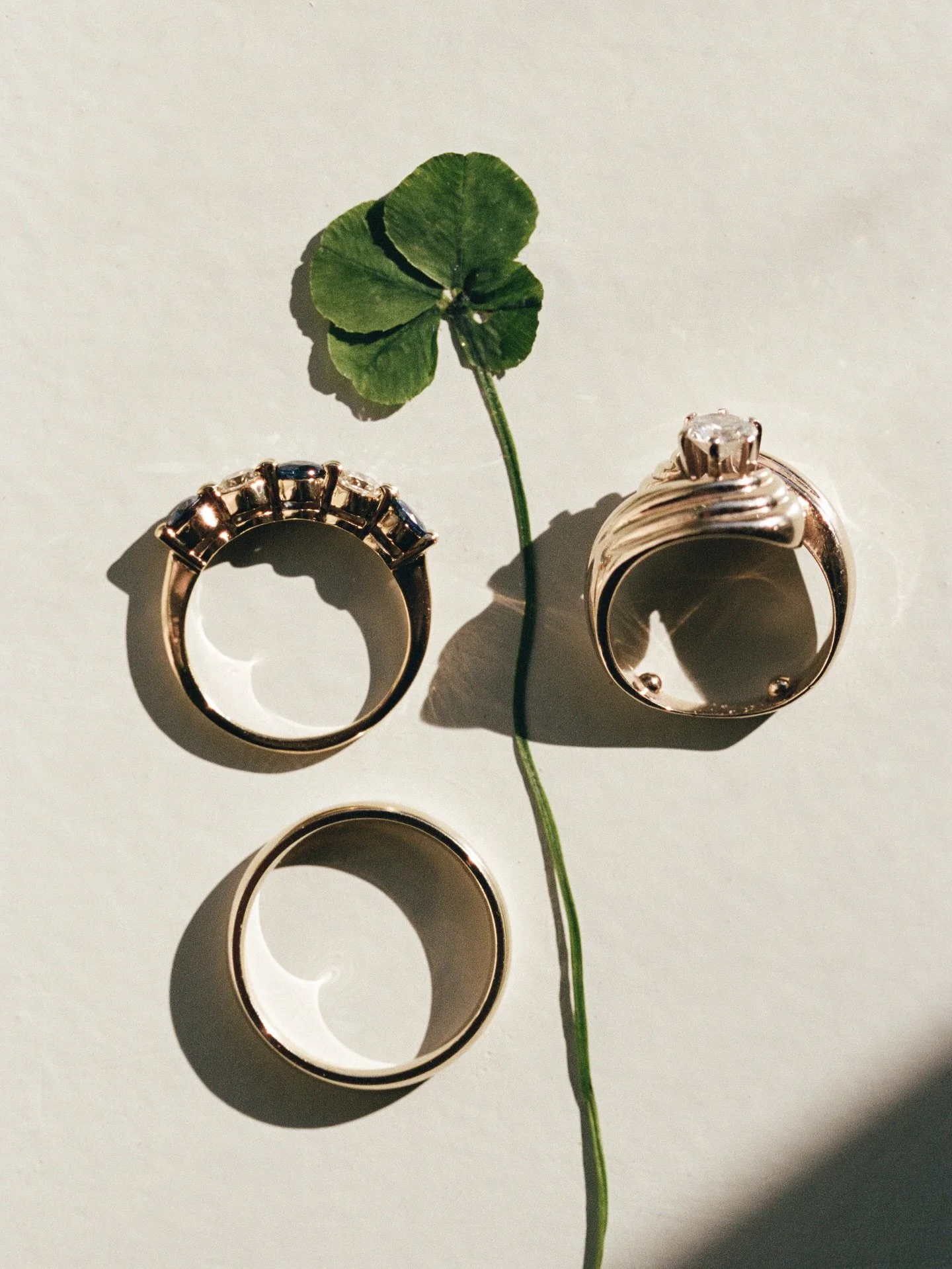 Getting ready moments with Ally 🎞️

#editorialweddingphotographer #vermontwedding #documentaryweddingphotography #filmphotography #filmweddingphotographer