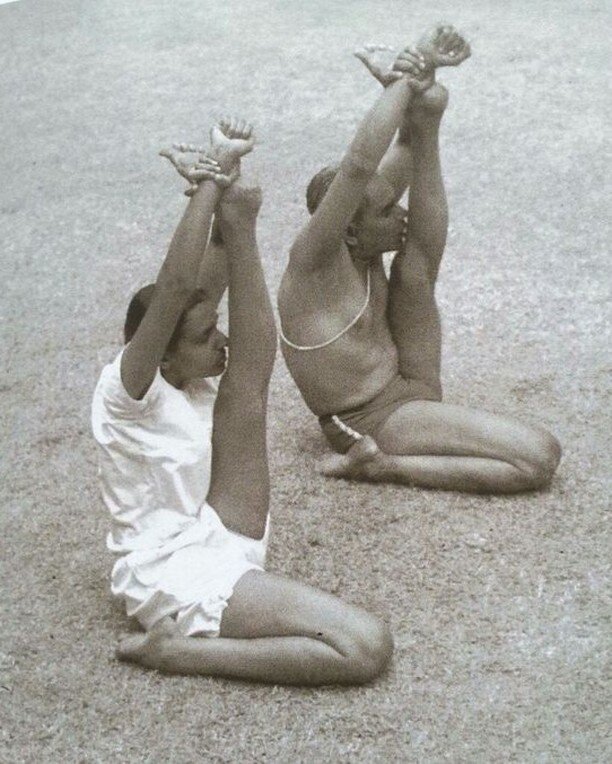 &ldquo;As breath stills our mind, our energies are free to unhook from the senses and bend inward.&rdquo; &mdash; BKS Iyengar, Light on Yoga

Happy Monday from IYASE 🤸&zwj;♀️

#iyengar #iyengaryoga #bksiyengar #geetaiyengar #iynaus #iyase #iyengaryo