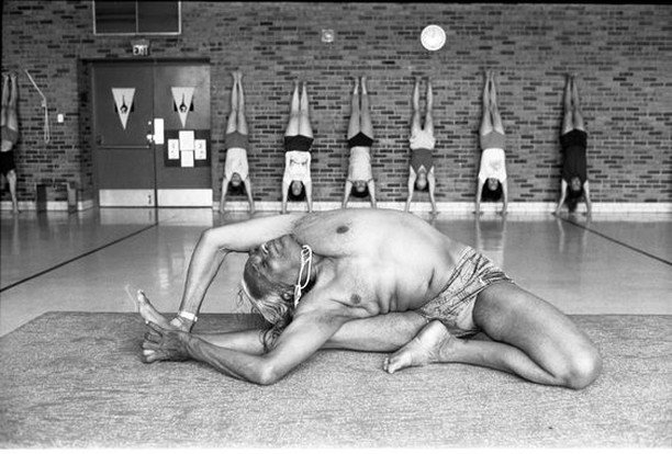 B.K.S. Iyengar Stretches While Students Do Handstands At The Ann Arbor YMCA, September 24, 1984
.
From the Ann Arbor District Library, donated by Ann Arbor News 
🙏
#bksiyengar #iyengaryoga #iyengaryogase